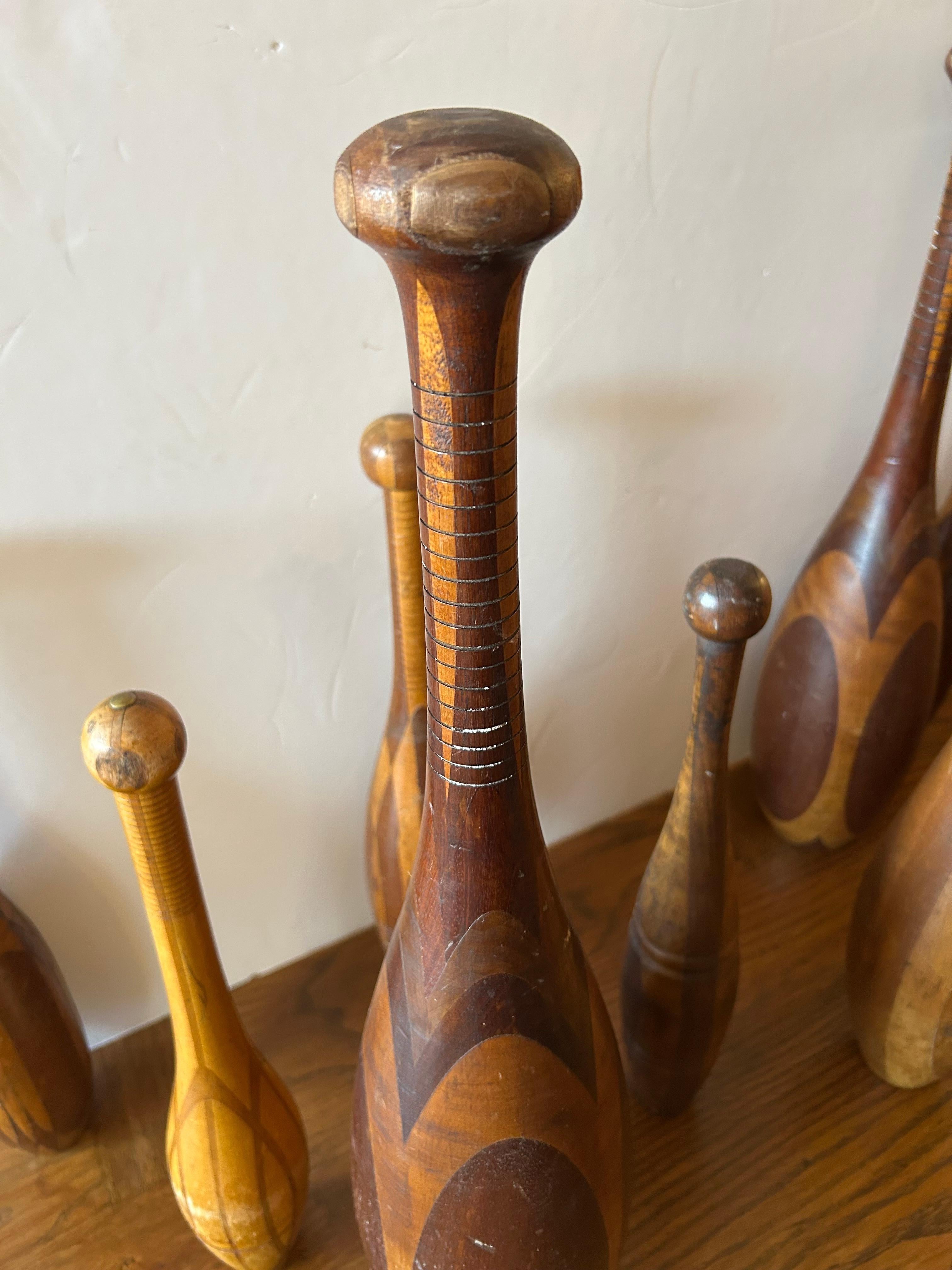 Stupefacente collezione di clave da ginnastica in legno del XIX secolo in vendita 8