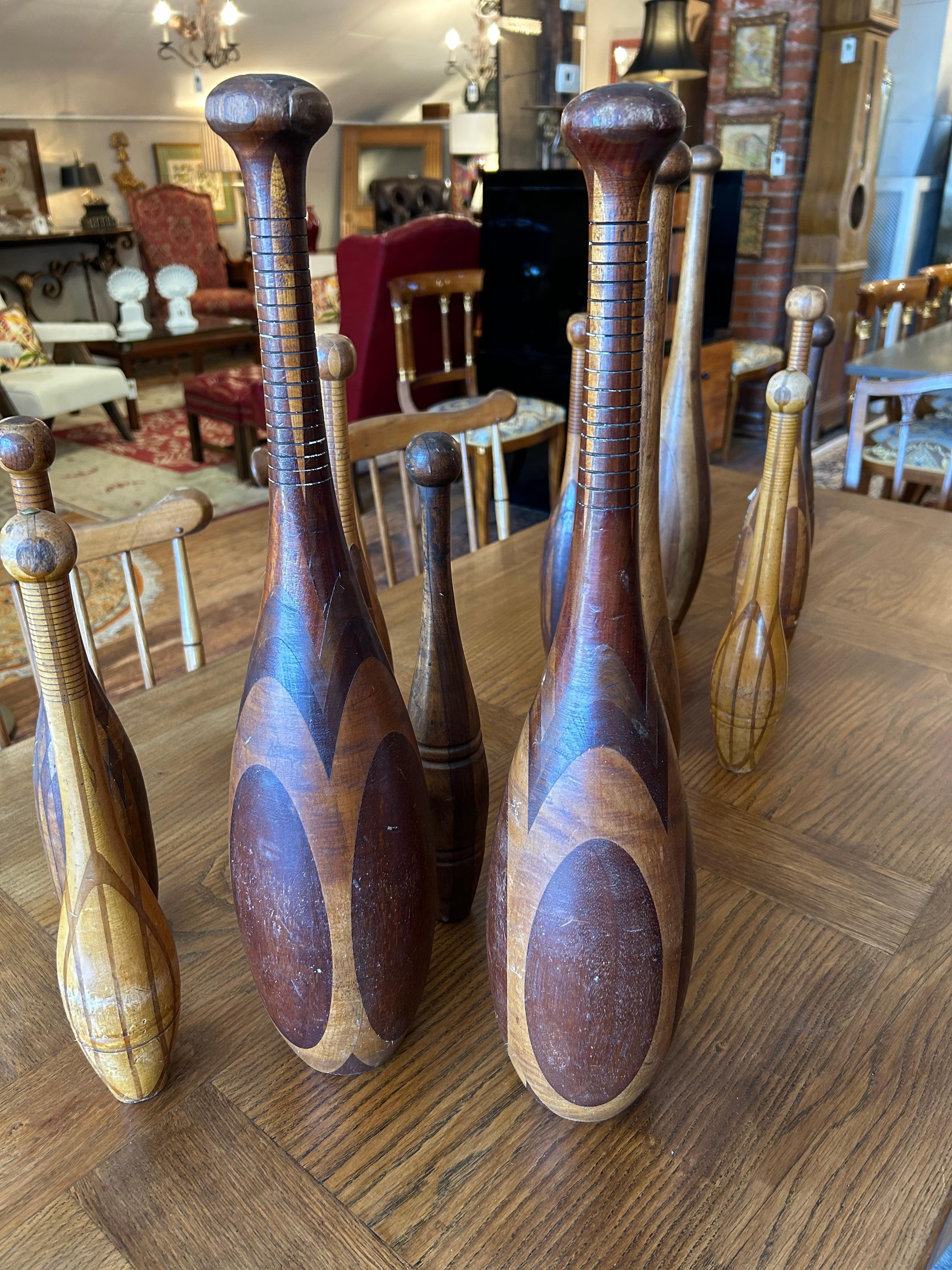 Stupefacente collezione di clave da ginnastica in legno del XIX secolo in vendita 11
