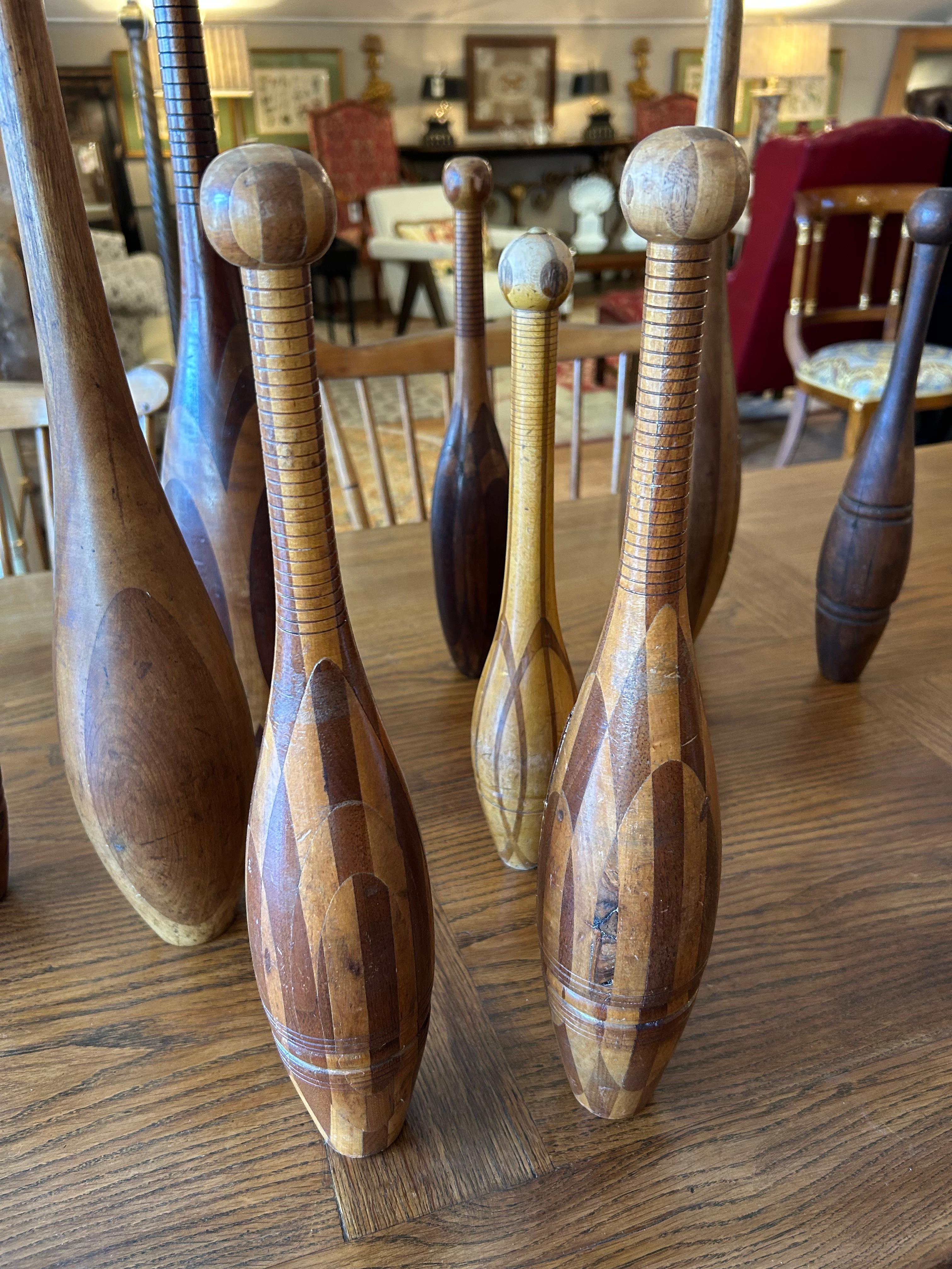 Stupefacente collezione di clave da ginnastica in legno del XIX secolo in vendita 12