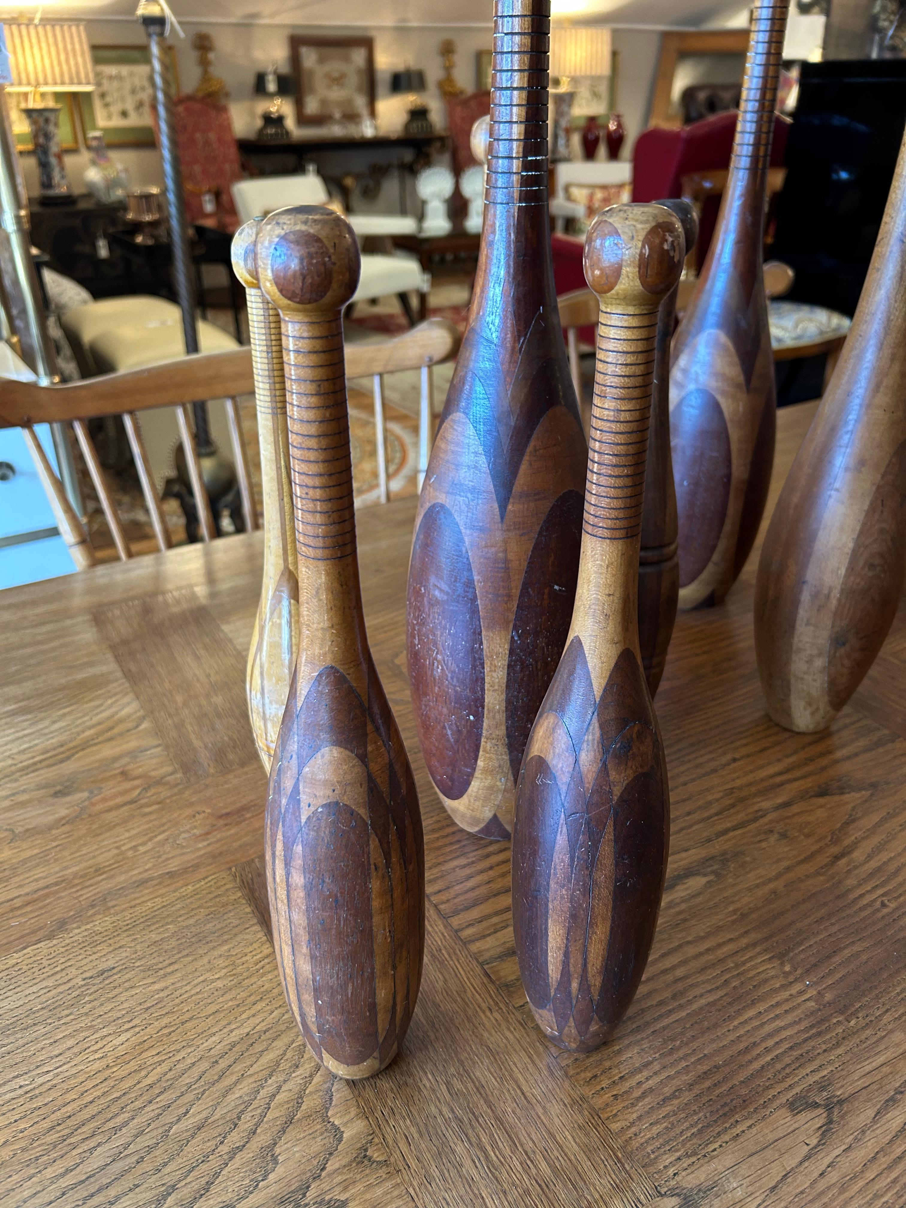 Stupefacente collezione di clave da ginnastica in legno del XIX secolo in vendita 13