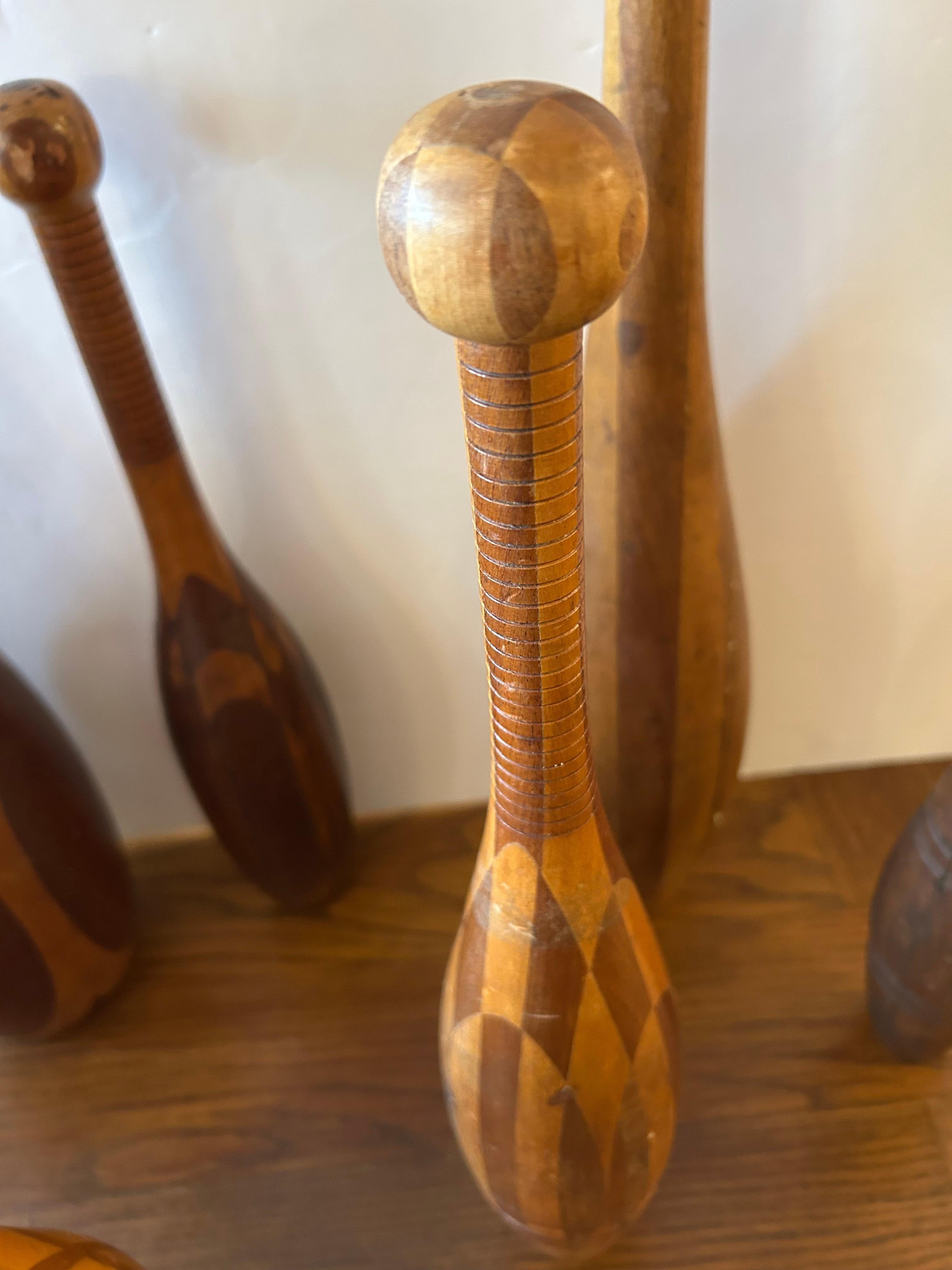 Stupefacente collezione di clave da ginnastica in legno del XIX secolo in vendita 1
