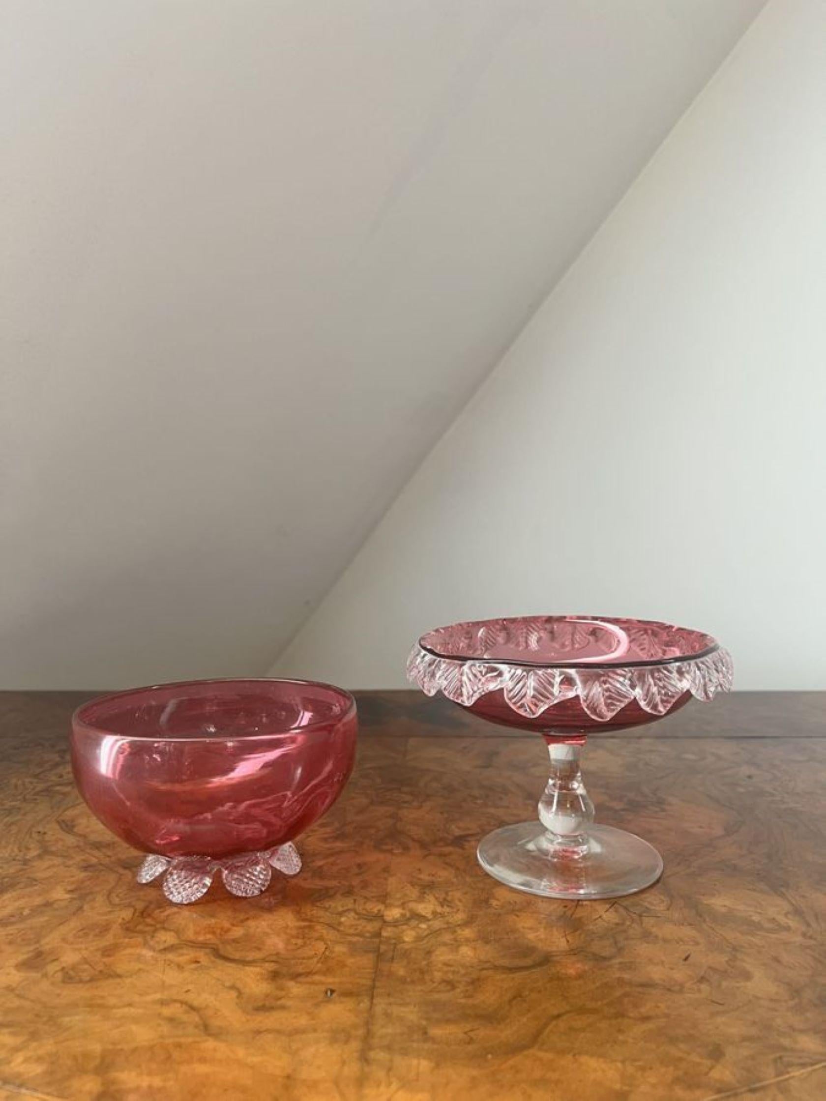 Atemberaubende Kollektion hochwertiger antiker viktorianischer Preiselbeerglas-Kollektion  (Glas) im Angebot