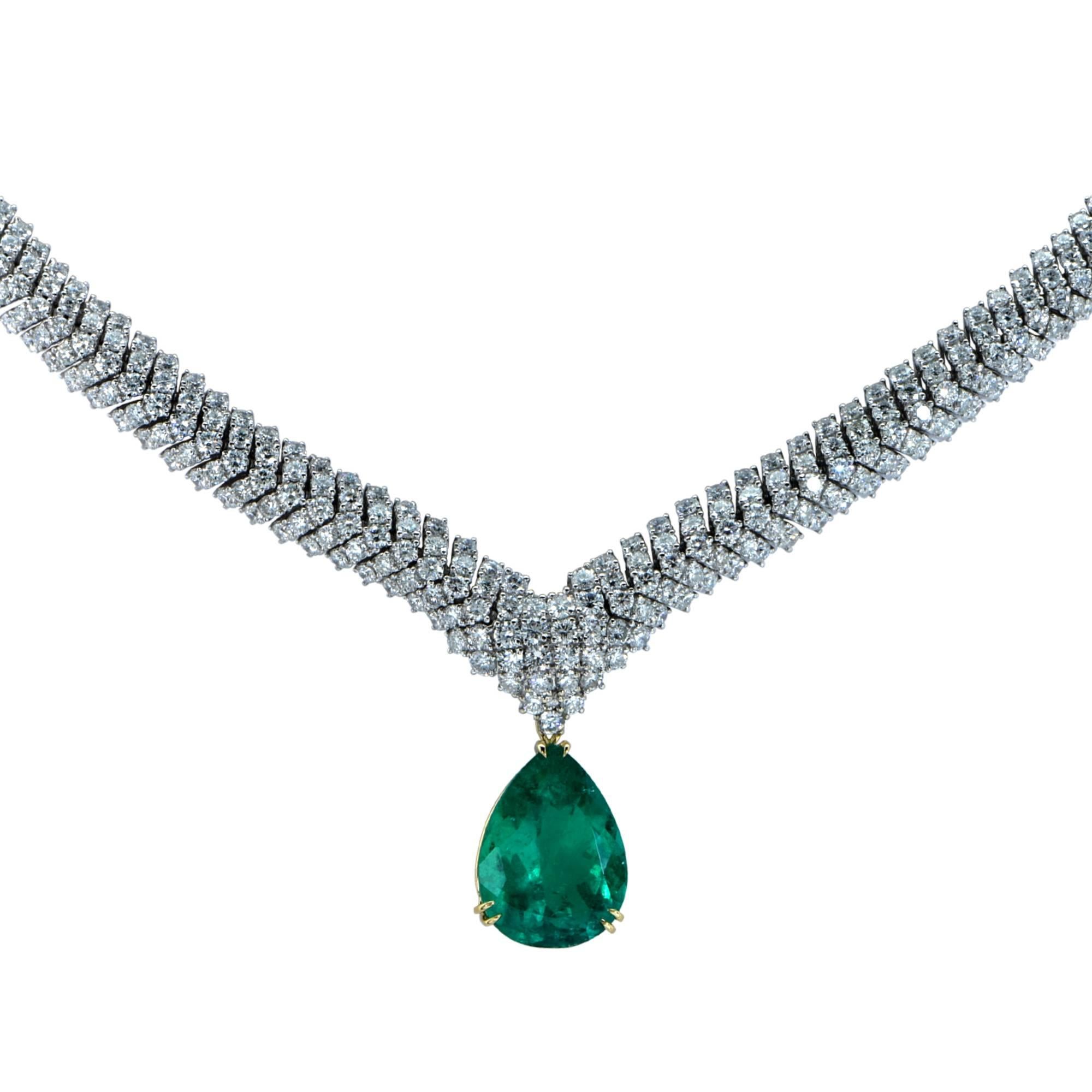 Moderne Vivid Diamonds Collier d'émeraudes de Colombie et de diamants de toute beauté en vente