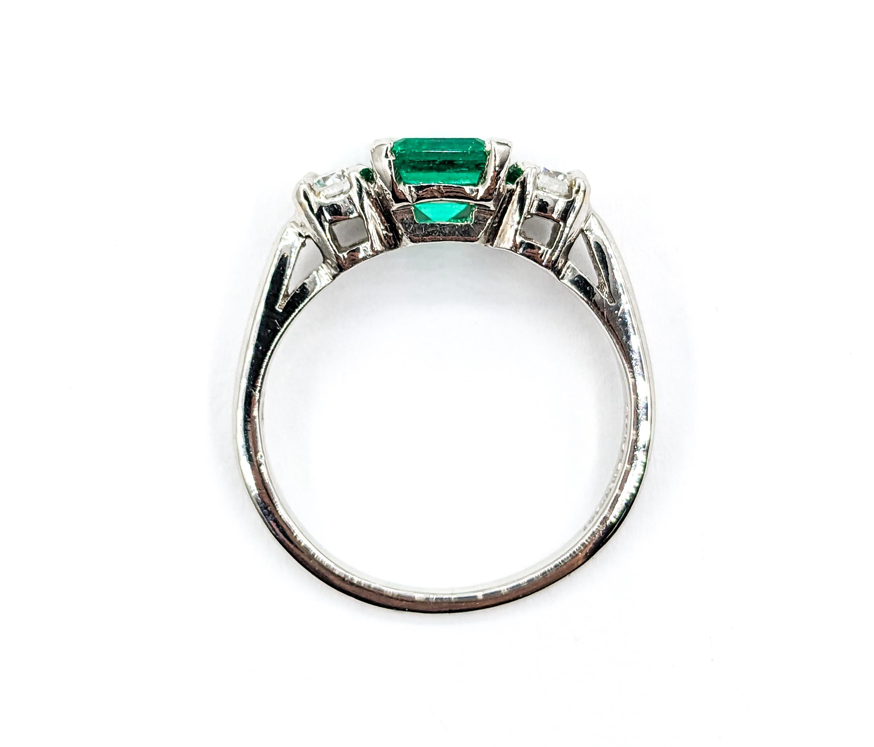 Women's Stunning Colombian Emerald & Diamond Platinum Ring For Sale