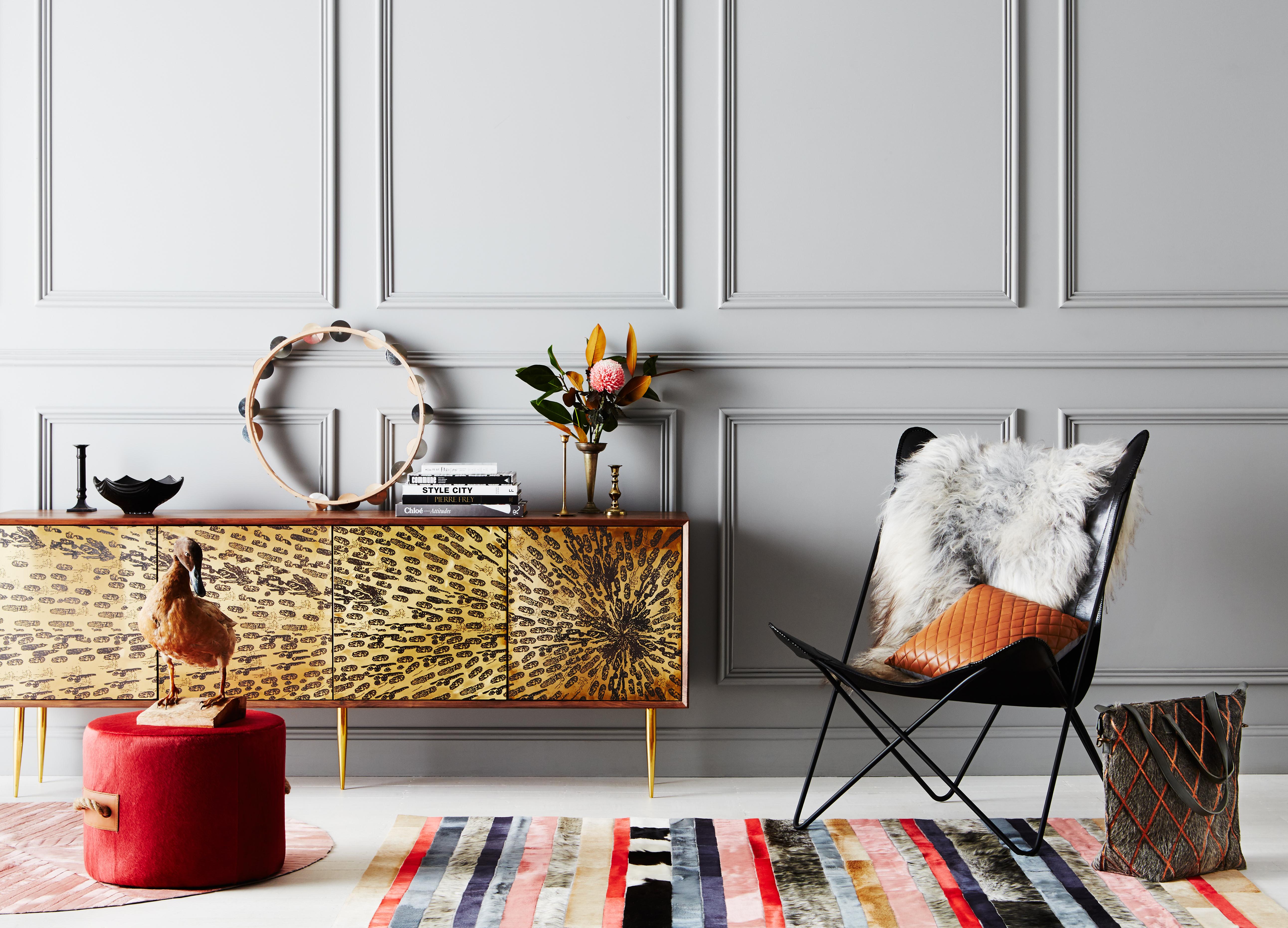 Symétrique, minimal, classique... ce sublime tapis coche toutes les cases. Son luxe époustouflant fera rayonner la joie des intérieurs au quotidien !

La Quinta est disponible en trois tailles circulaires standard et créée à partir de cuir de