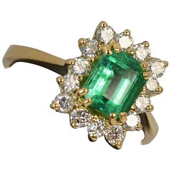 Stunning Columbian Emerald and VS1 Diamond 18 Carat Gold Ring Stunning Columbian Emerald and VS1 Diamond 18 Carat Gold Ring