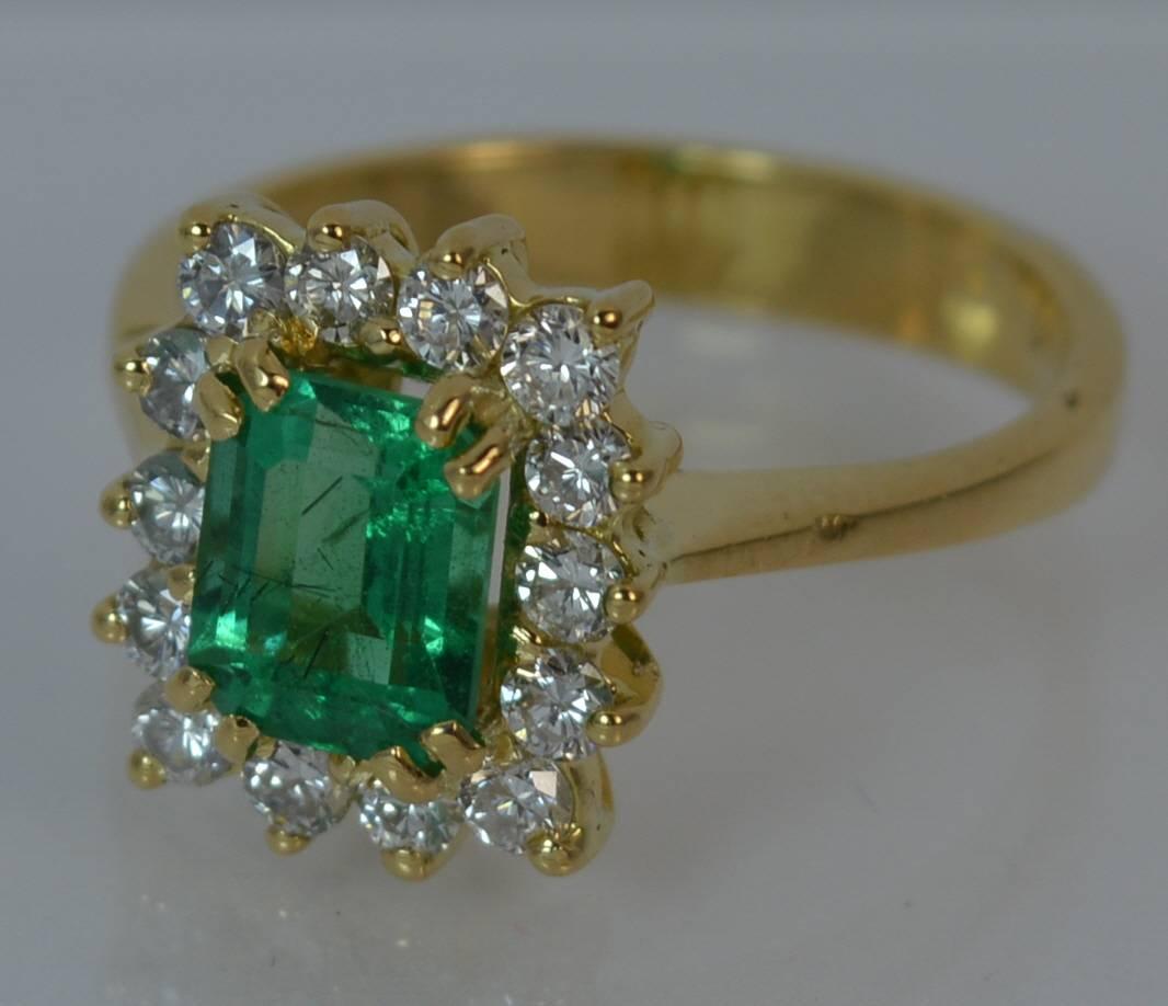 Stunning Columbian Emerald and VS1 Diamond 18 Carat Gold Ring 4