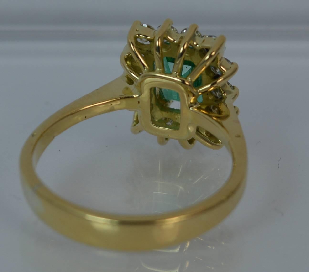 Stunning Columbian Emerald and VS1 Diamond 18 Carat Gold Ring 6