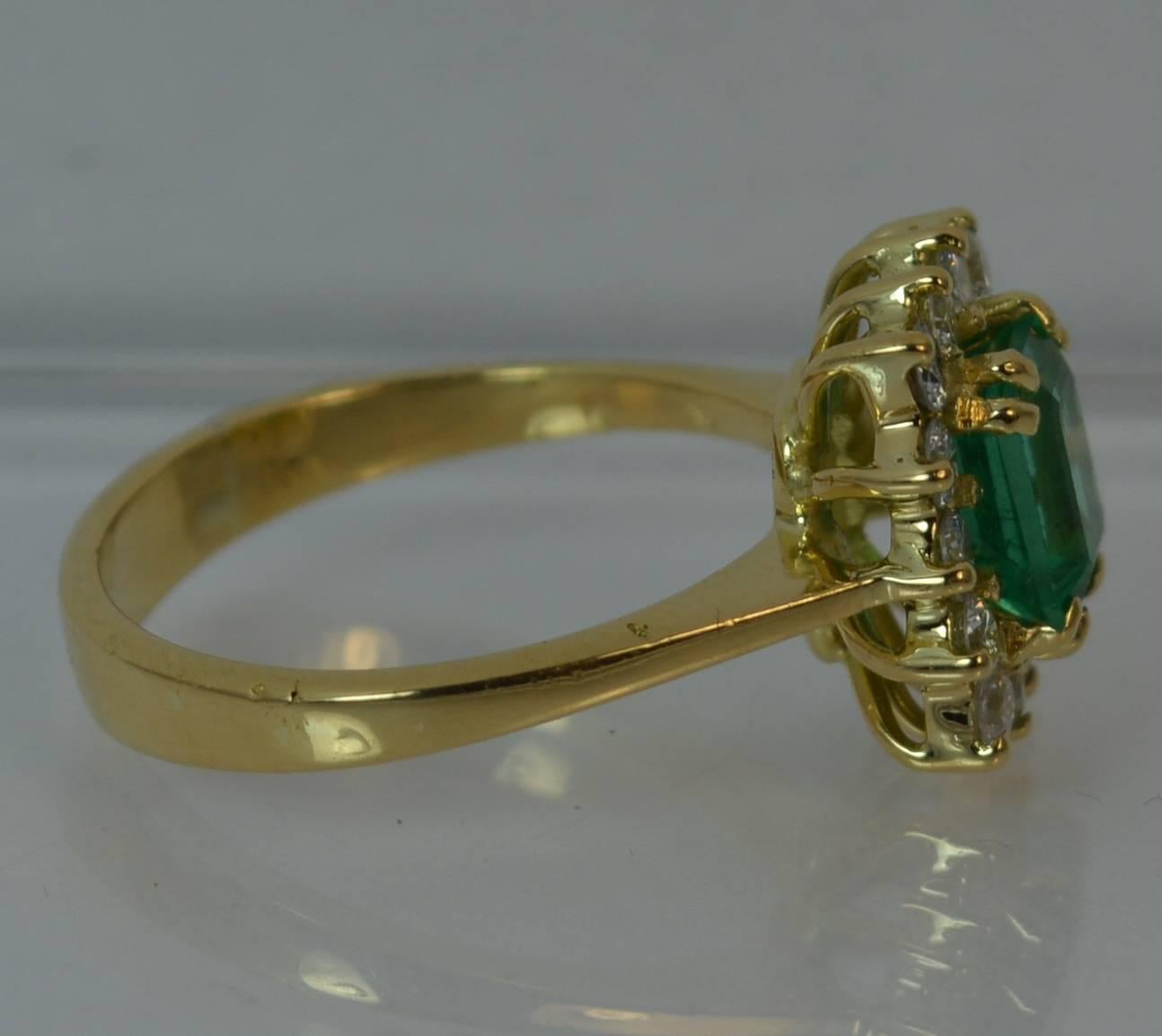 Stunning Columbian Emerald and VS1 Diamond 18 Carat Gold Ring 7