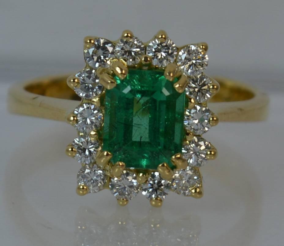 Stunning Columbian Emerald and VS1 Diamond 18 Carat Gold Ring 8
