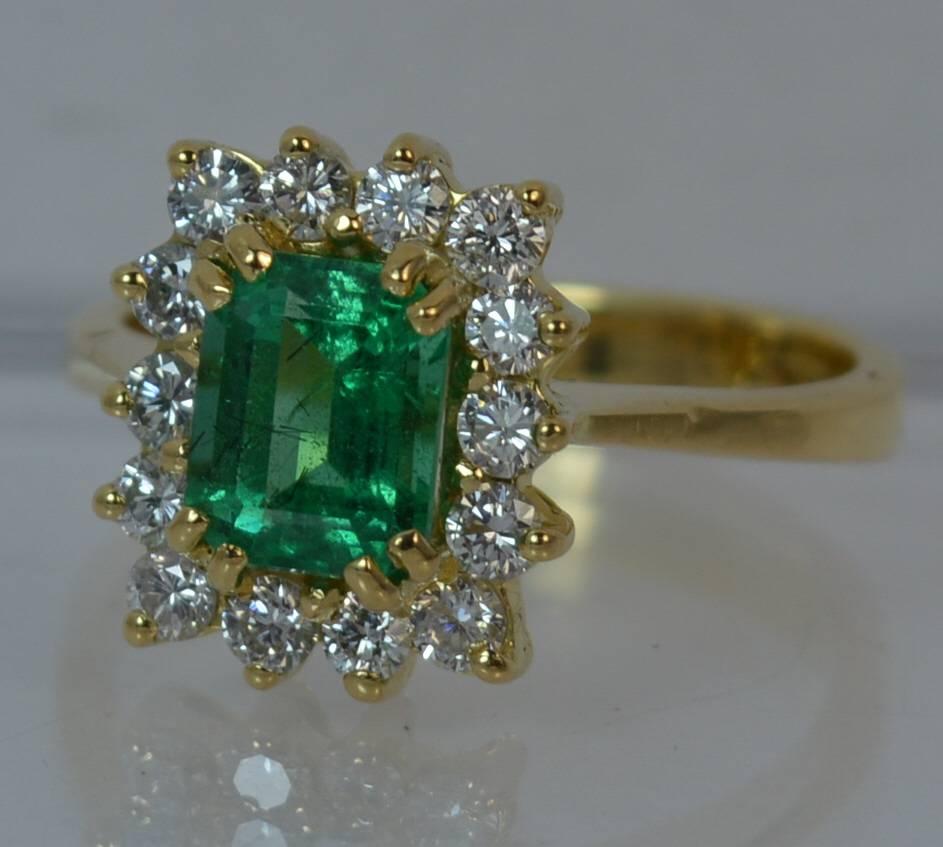 Stunning Columbian Emerald and VS1 Diamond 18 Carat Gold Ring 9