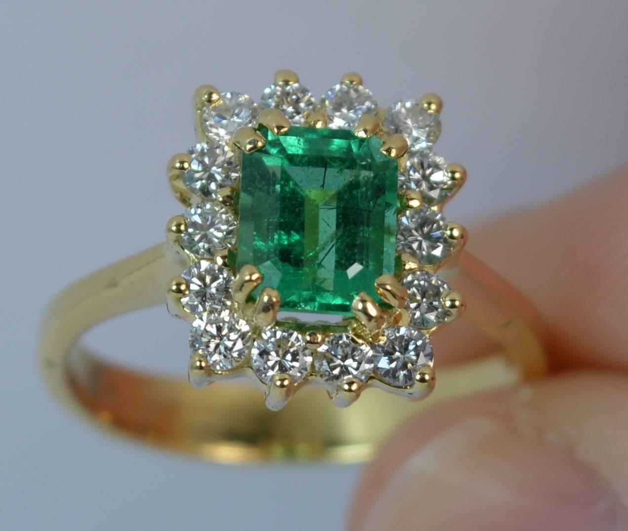 Stunning Columbian Emerald and VS1 Diamond 18 Carat Gold Ring In Excellent Condition In St Helens, GB