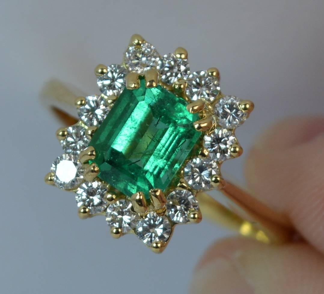 Stunning Columbian Emerald and VS1 Diamond 18 Carat Gold Ring 1