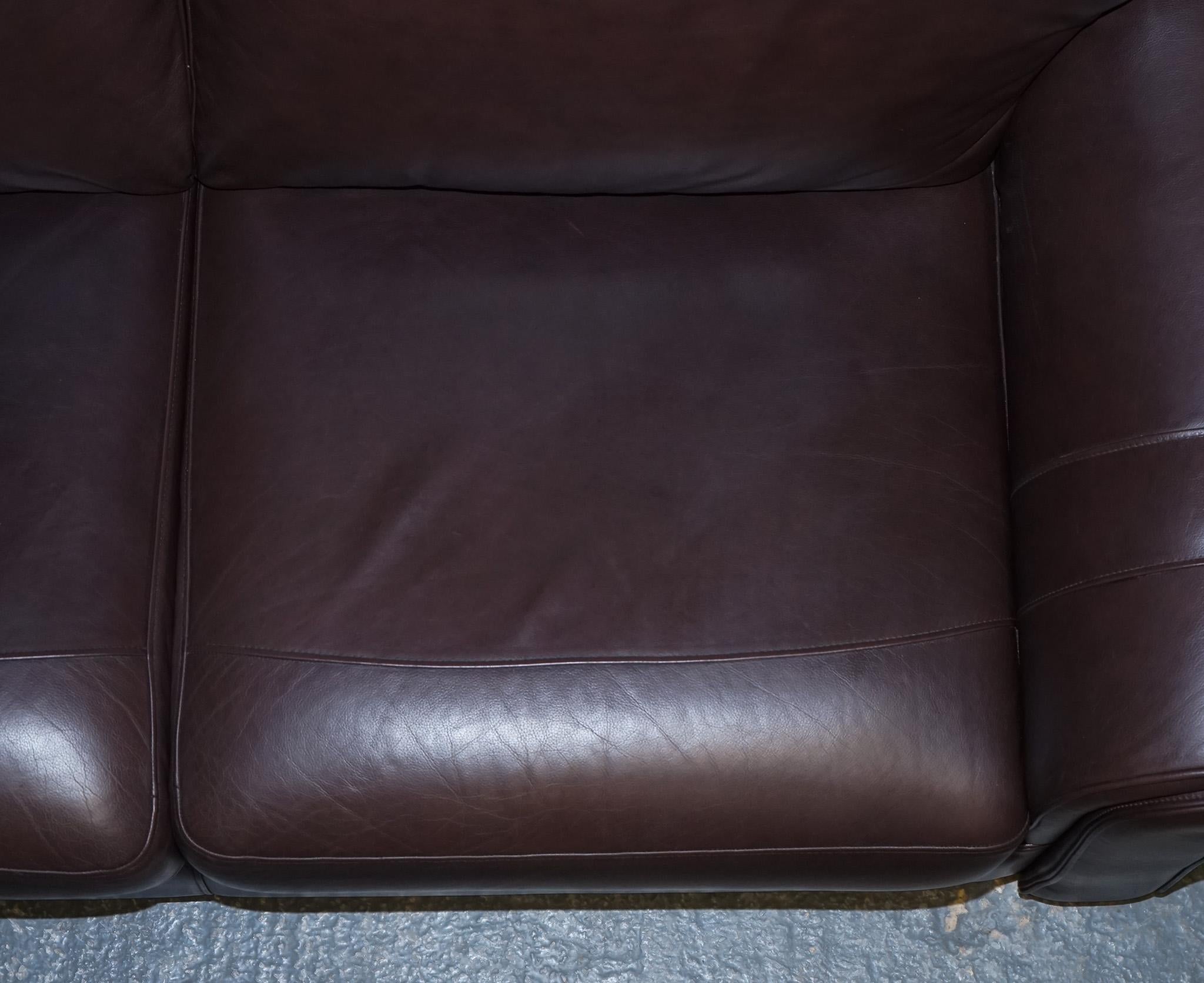 Atemberaubendes, bequemes Drei- bis Viersitzer-Sofa aus braunem Leder im Angebot 5