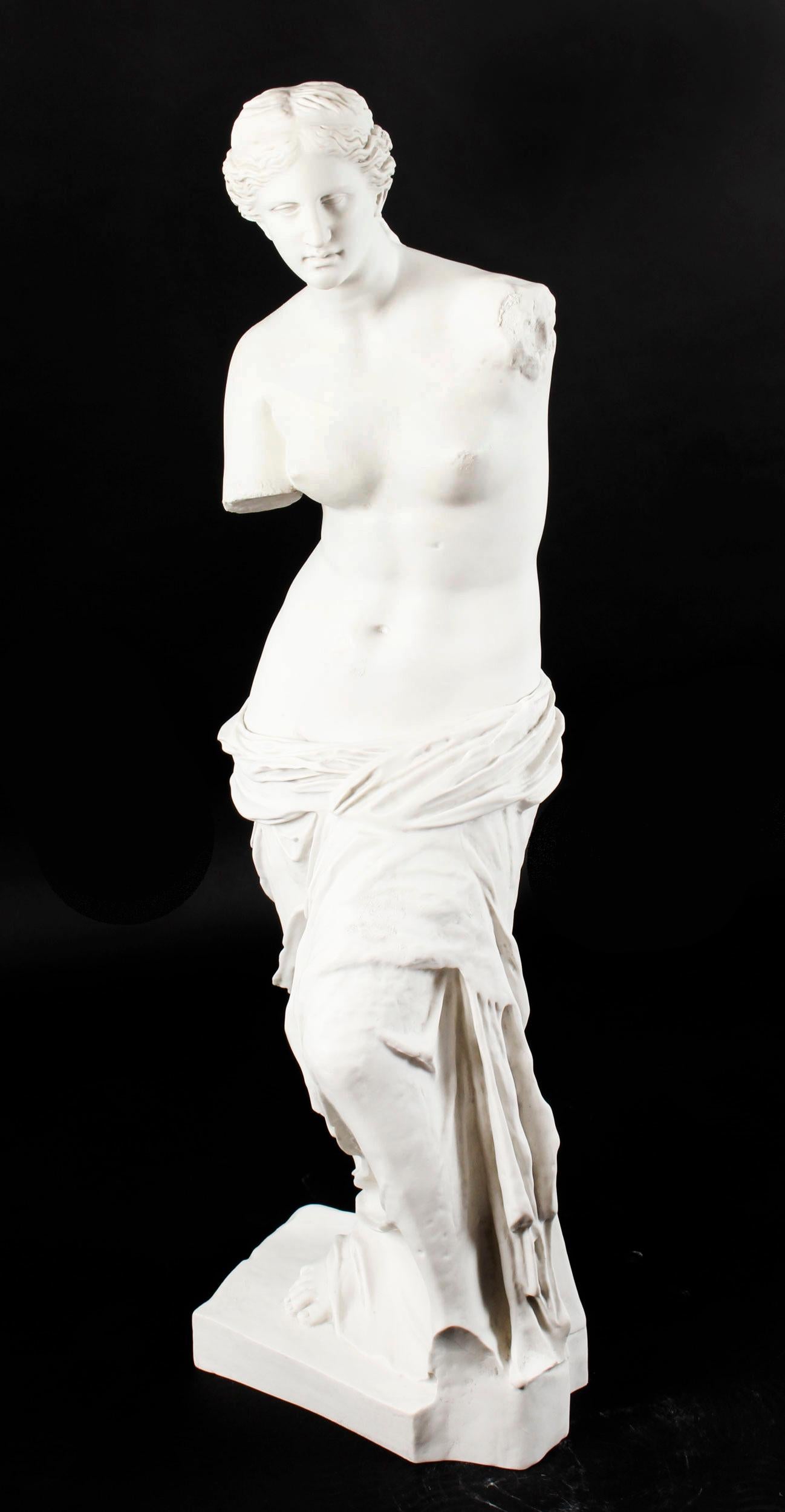 Stunning Composite Marble Statue of Venus De Milo, Late 20th Century For Sale 9