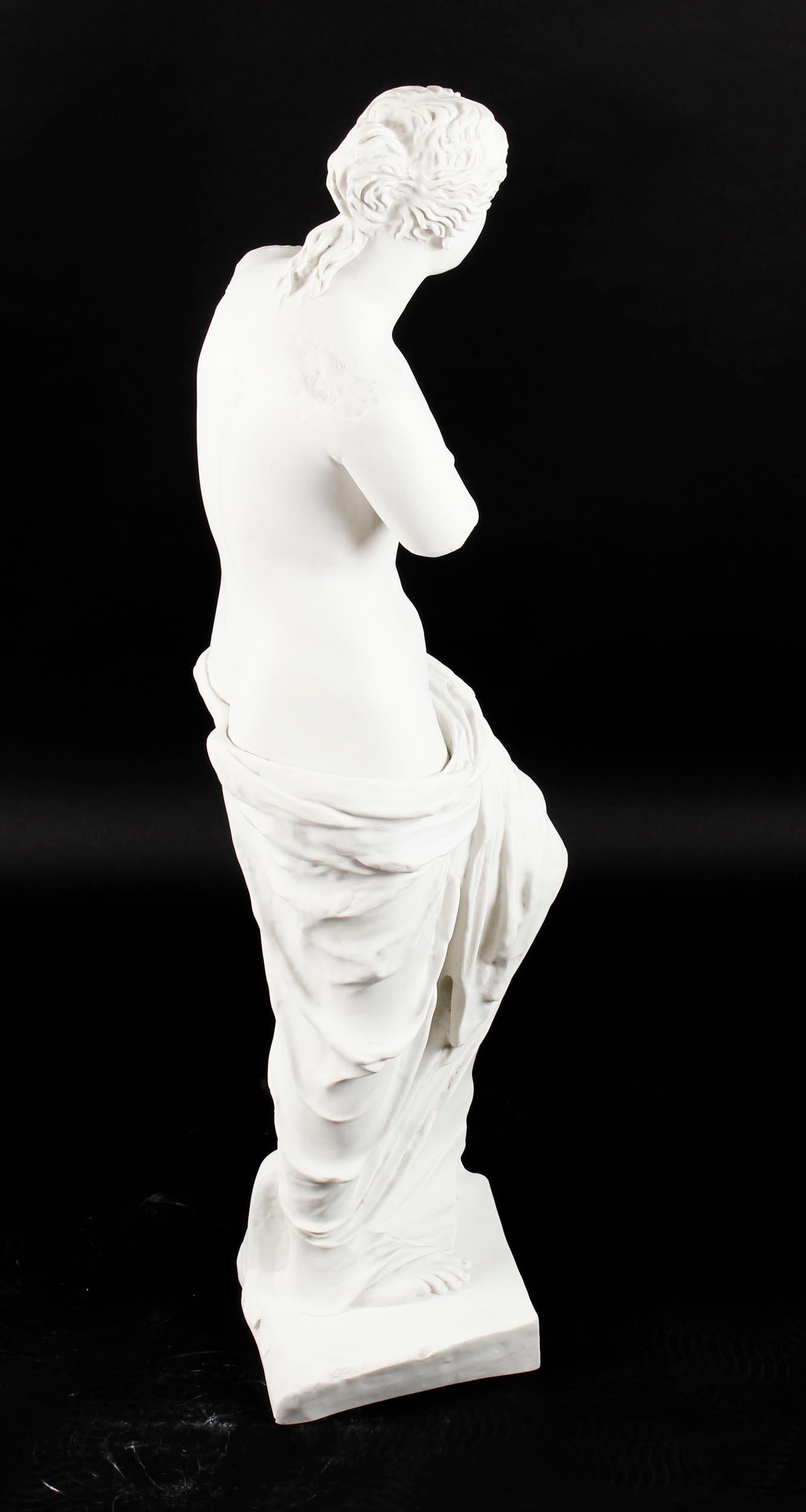 Stunning Composite Marble Statue of Venus De Milo, Late 20th Century In Good Condition For Sale In London, GB