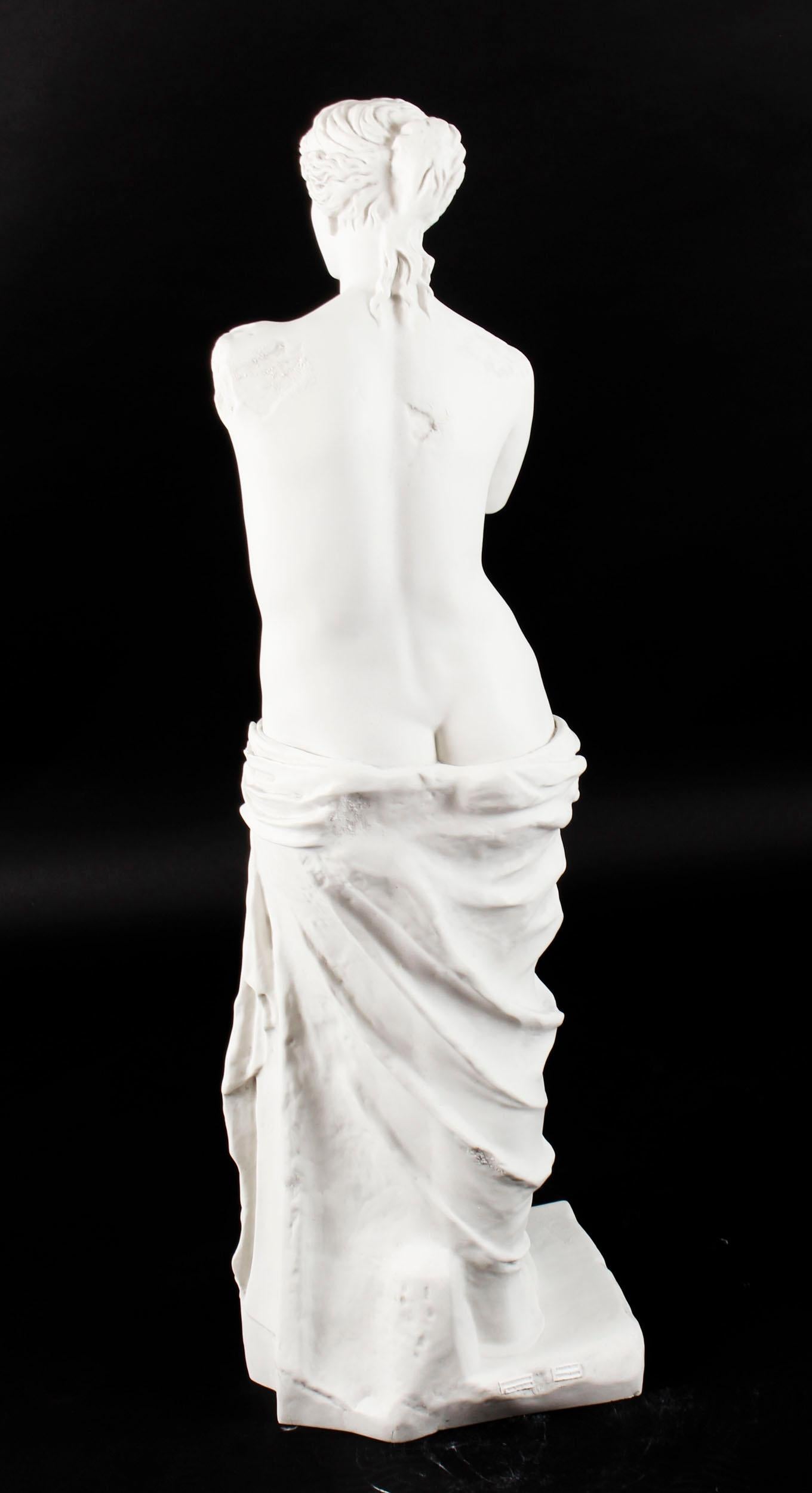 Stunning Composite Marble Statue of Venus De Milo, Late 20th Century For Sale 1
