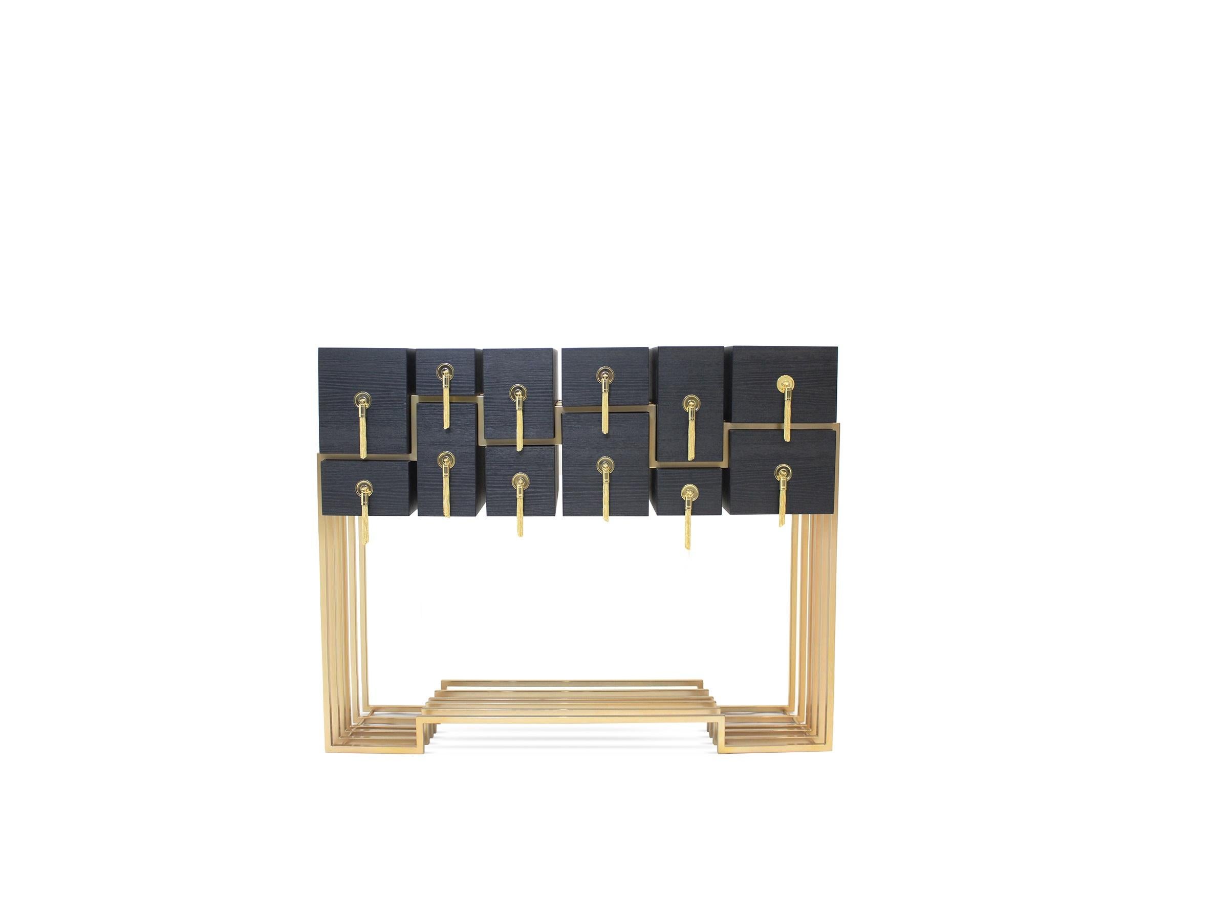 Modern design style console, a hymn to the interior design practice. It´s an icon piece of furniture with wonderful gold lines, capable to inspire luxury interiors.
Exterior brushed oak with black or white satin in satin finish.
12 drawers