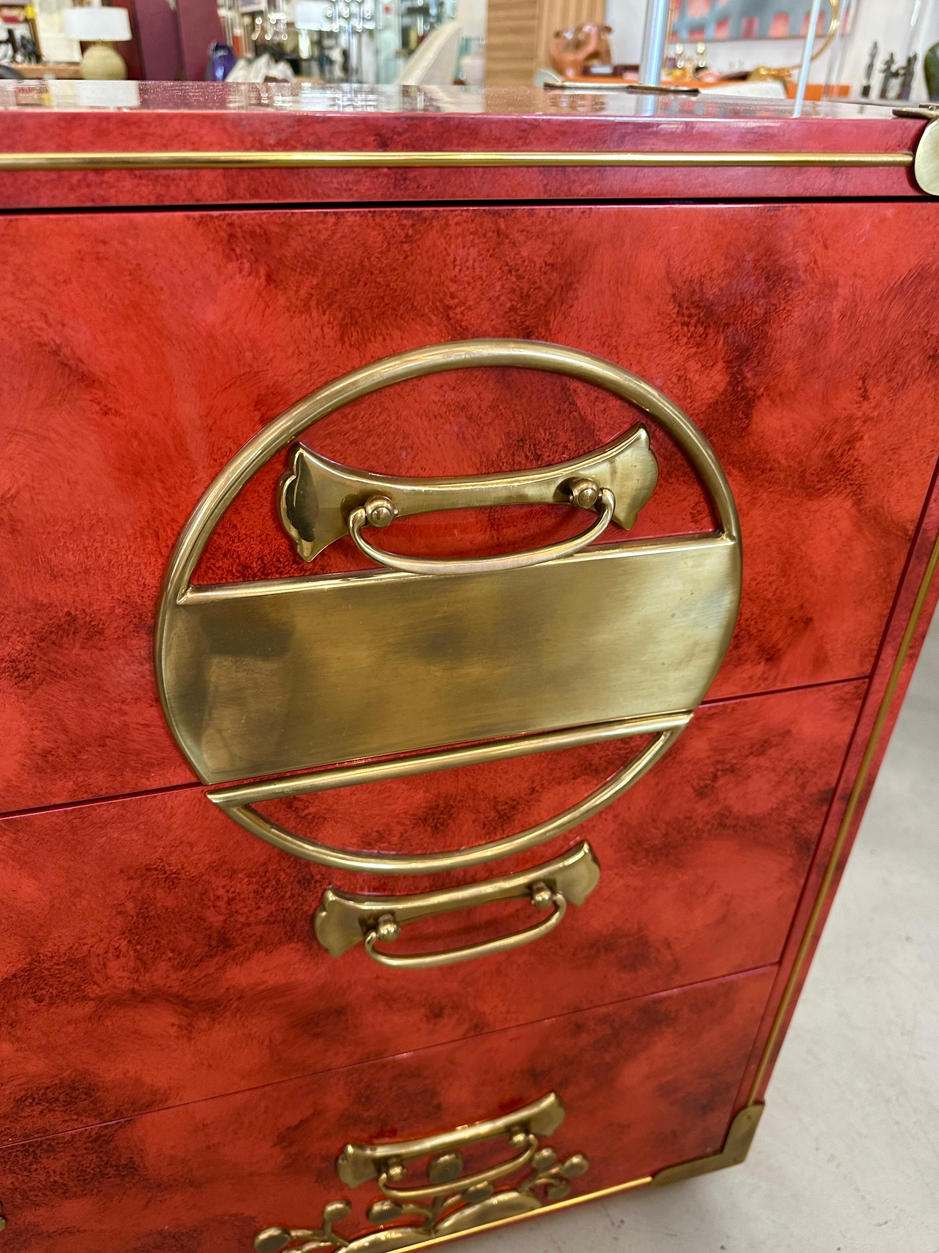Stunning Coral Red Lacquer & Brass Mastercraft Asian Chest For Sale 7