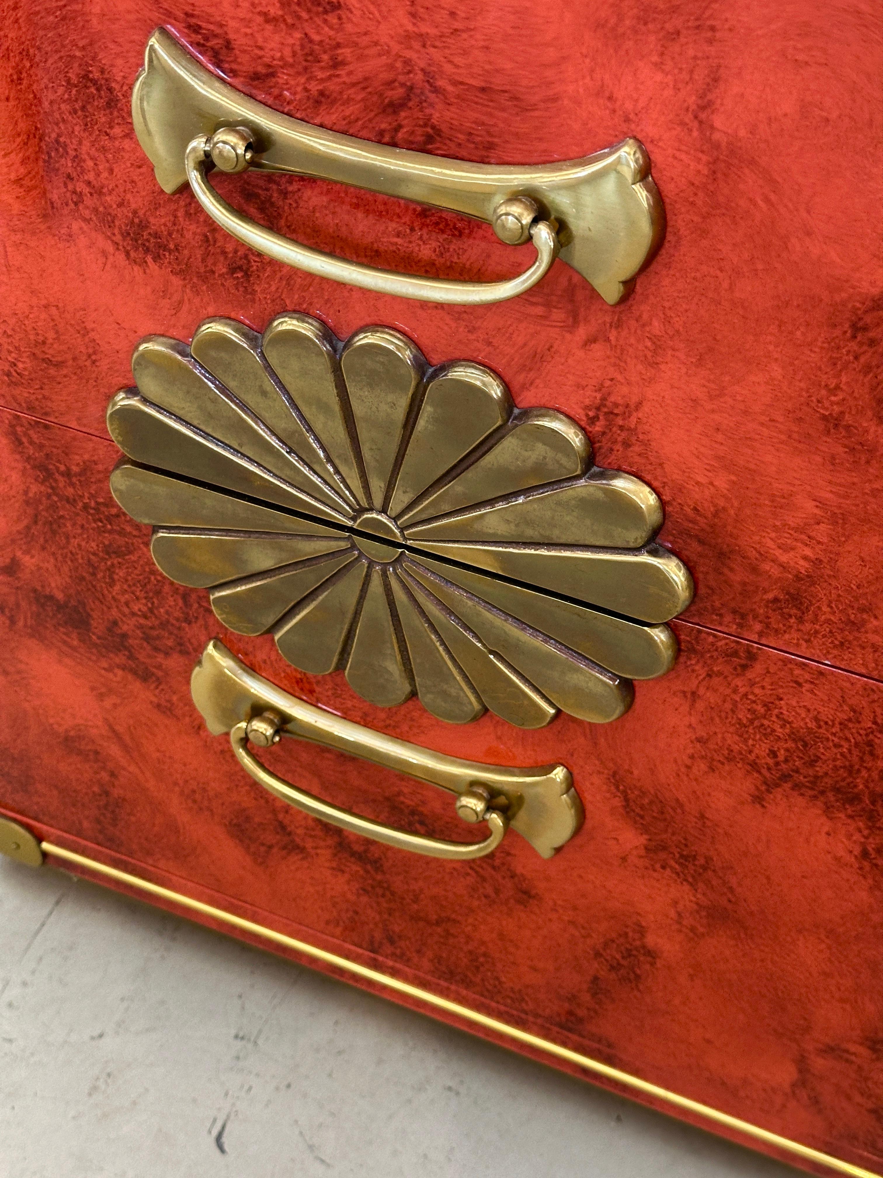 Stunning Coral Red Lacquer & Brass Mastercraft Asian Chest For Sale 8