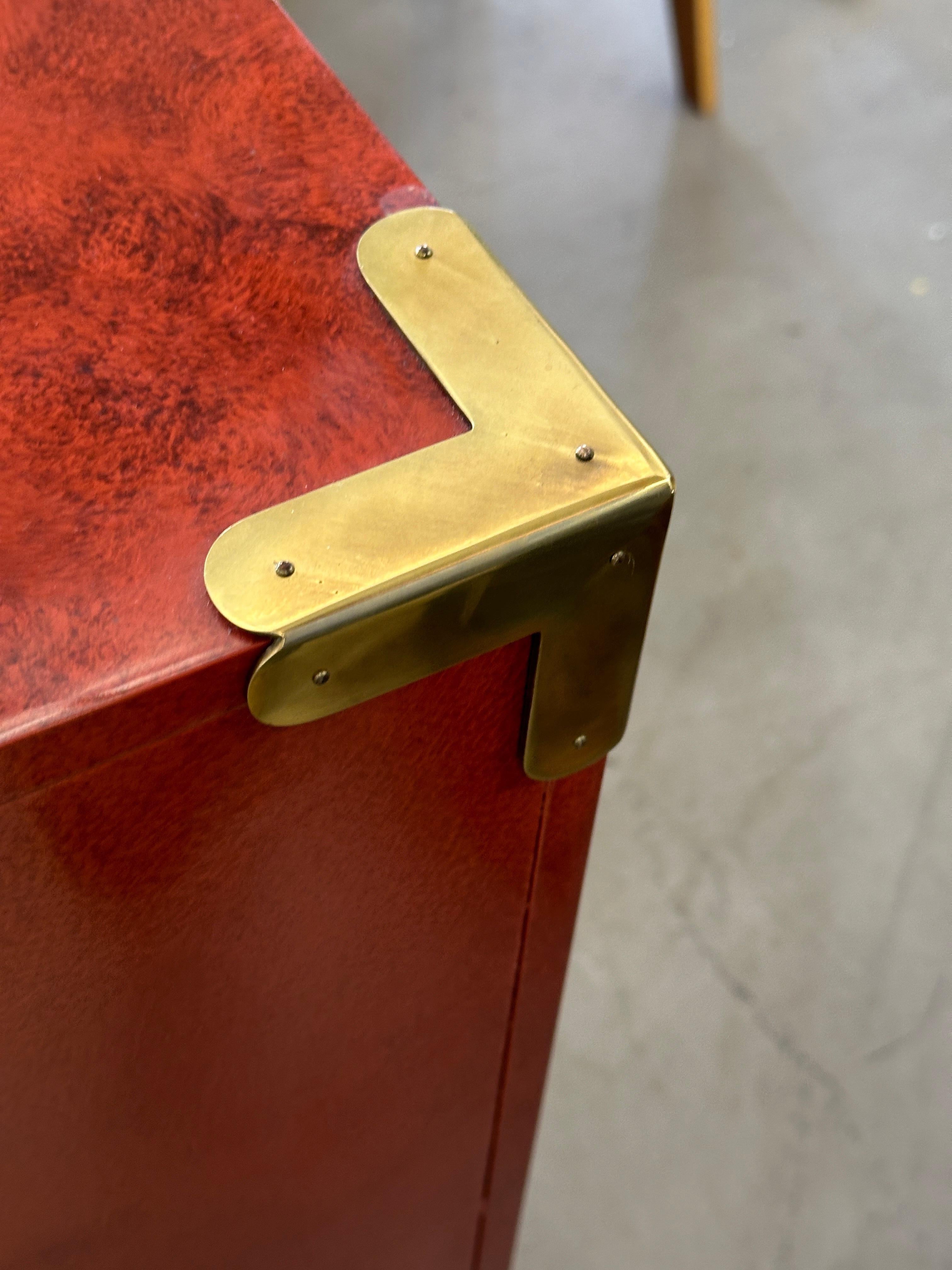Stunning Coral Red Lacquer & Brass Mastercraft Asian Chest For Sale 3