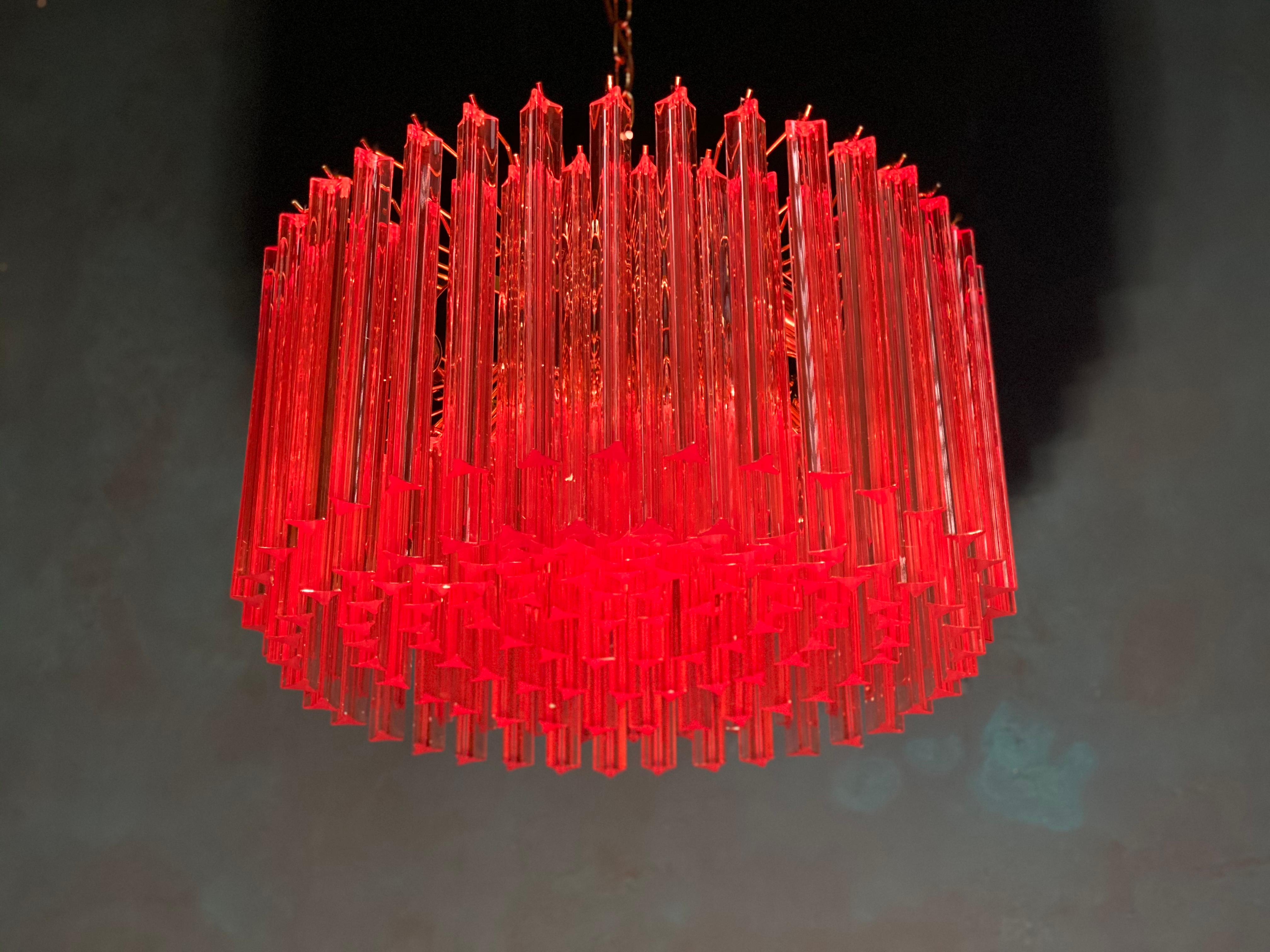 Superbe lustre à prisme en cristal Triedi corail en vente 3