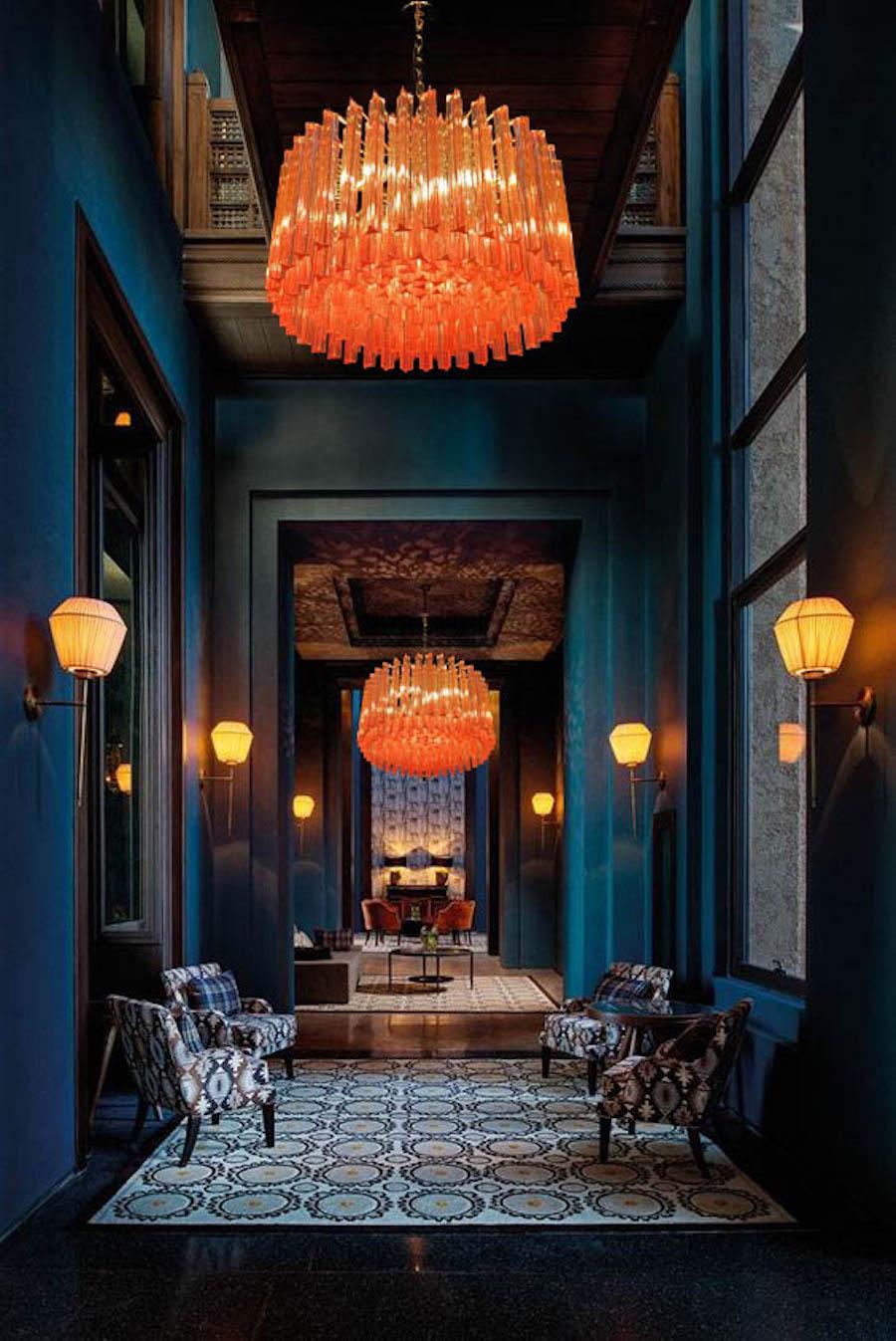 Moderne Superbe lustre à prisme en cristal Triedi corail en vente