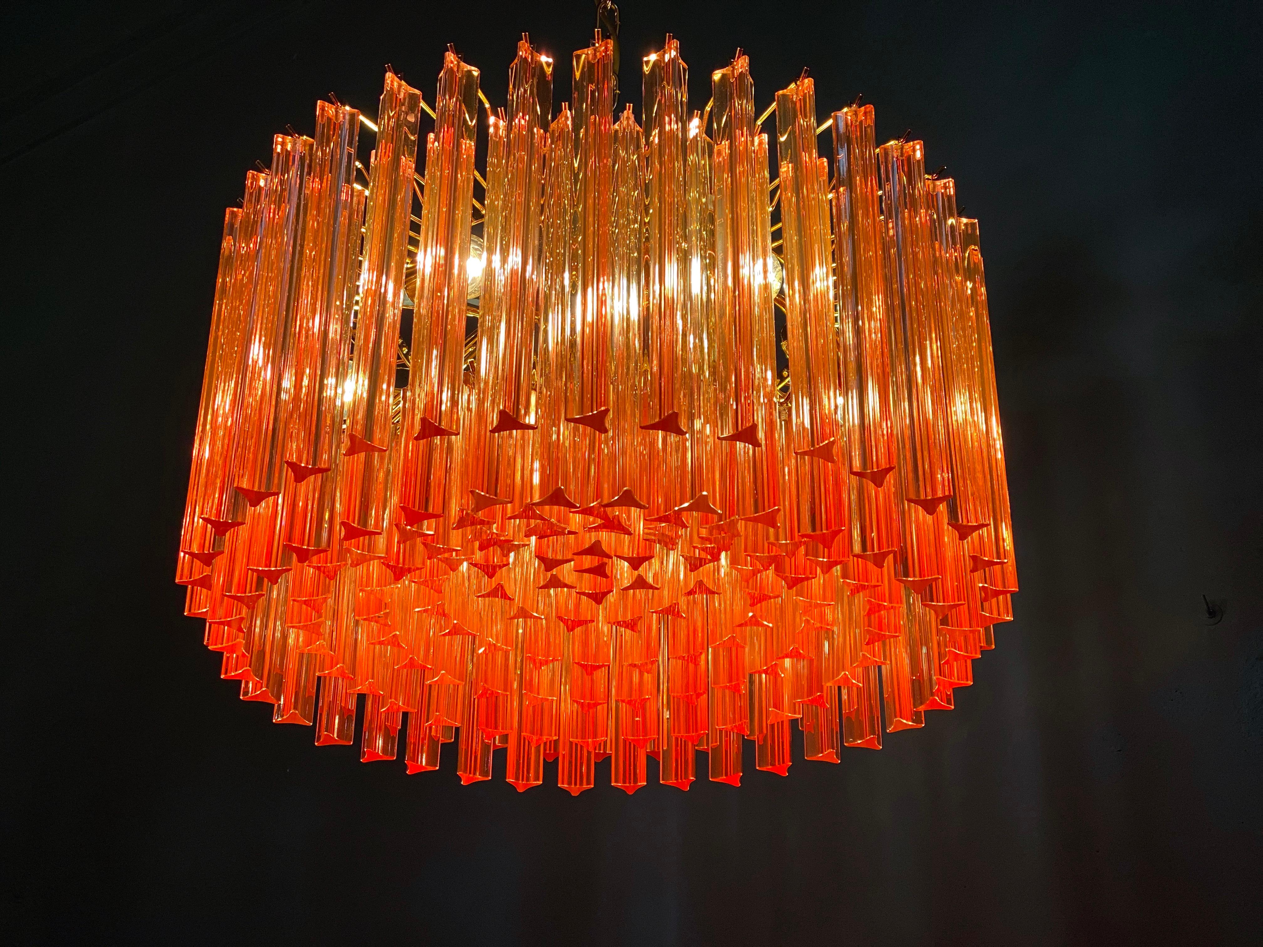 Superbe lustre à prisme en cristal Triedi corail Excellent état - En vente à Rome, IT