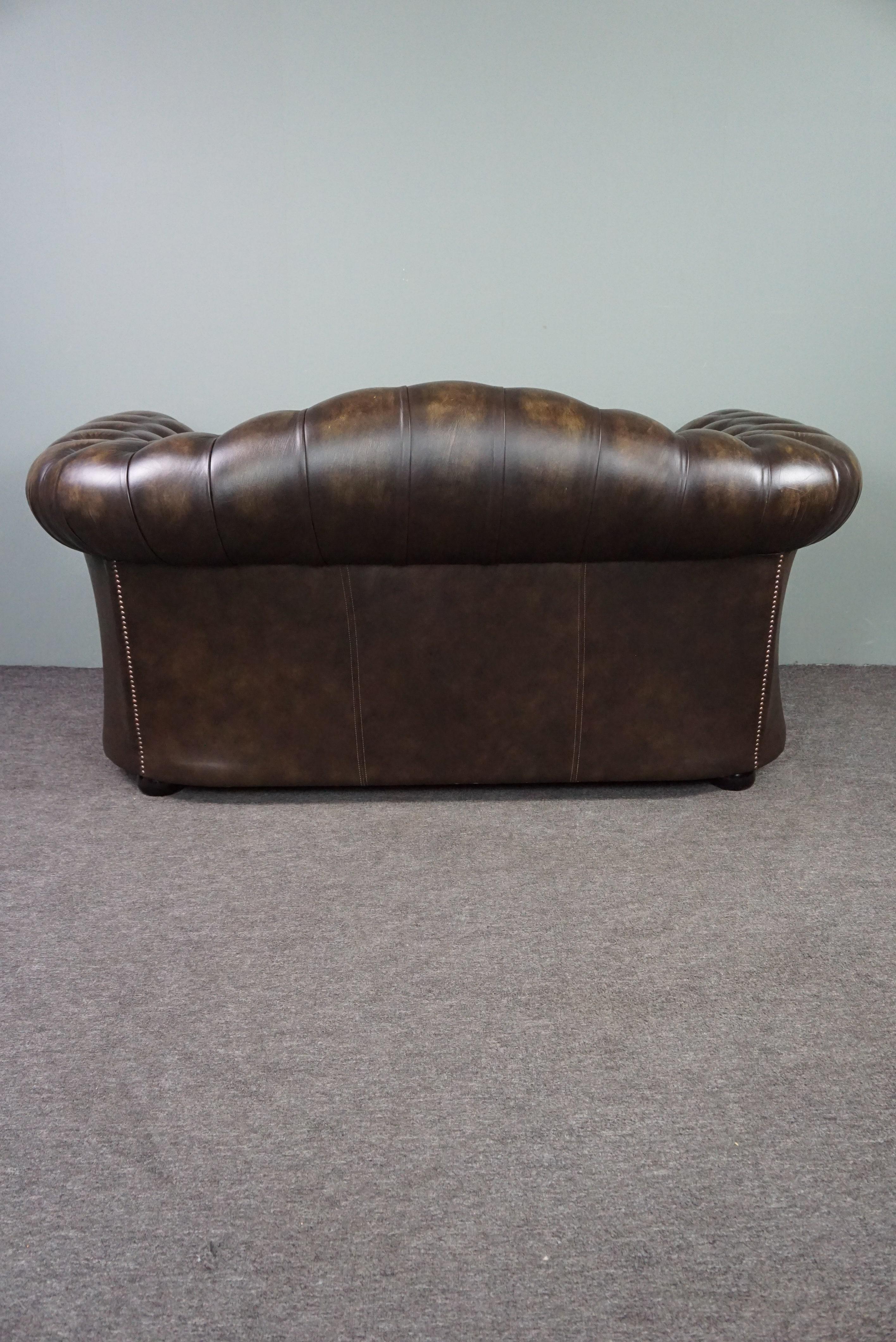 English Stunning cow leather Chesterfield sofa, 2 seater For Sale