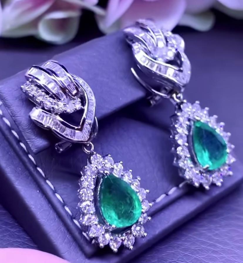 Stunning Ct 10, 26 of Zambia Emeralds and Diamonds on Earrings In New Condition For Sale In Massafra, IT