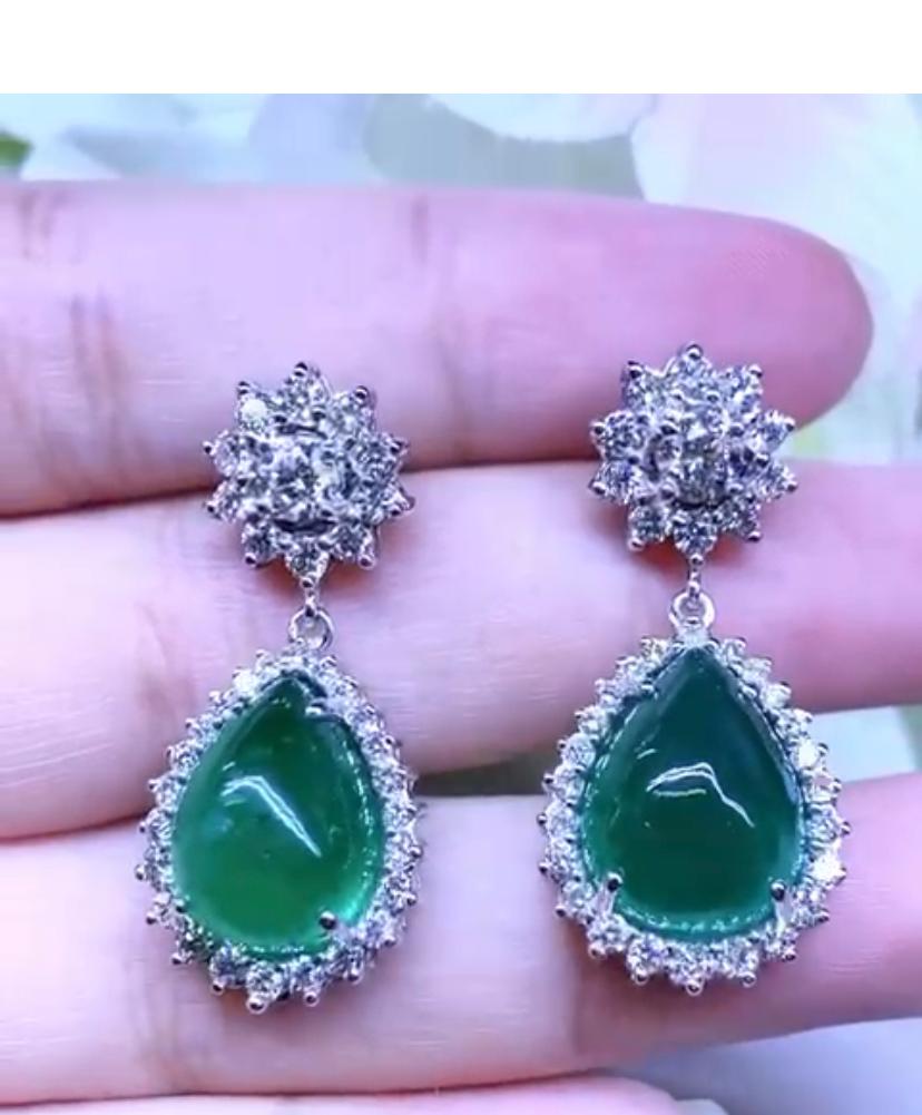 AIG Certified 95.76 Ct Zambian Emeralds  12.57 Ct Diamonds 18K Gold Parure In New Condition For Sale In Massafra, IT