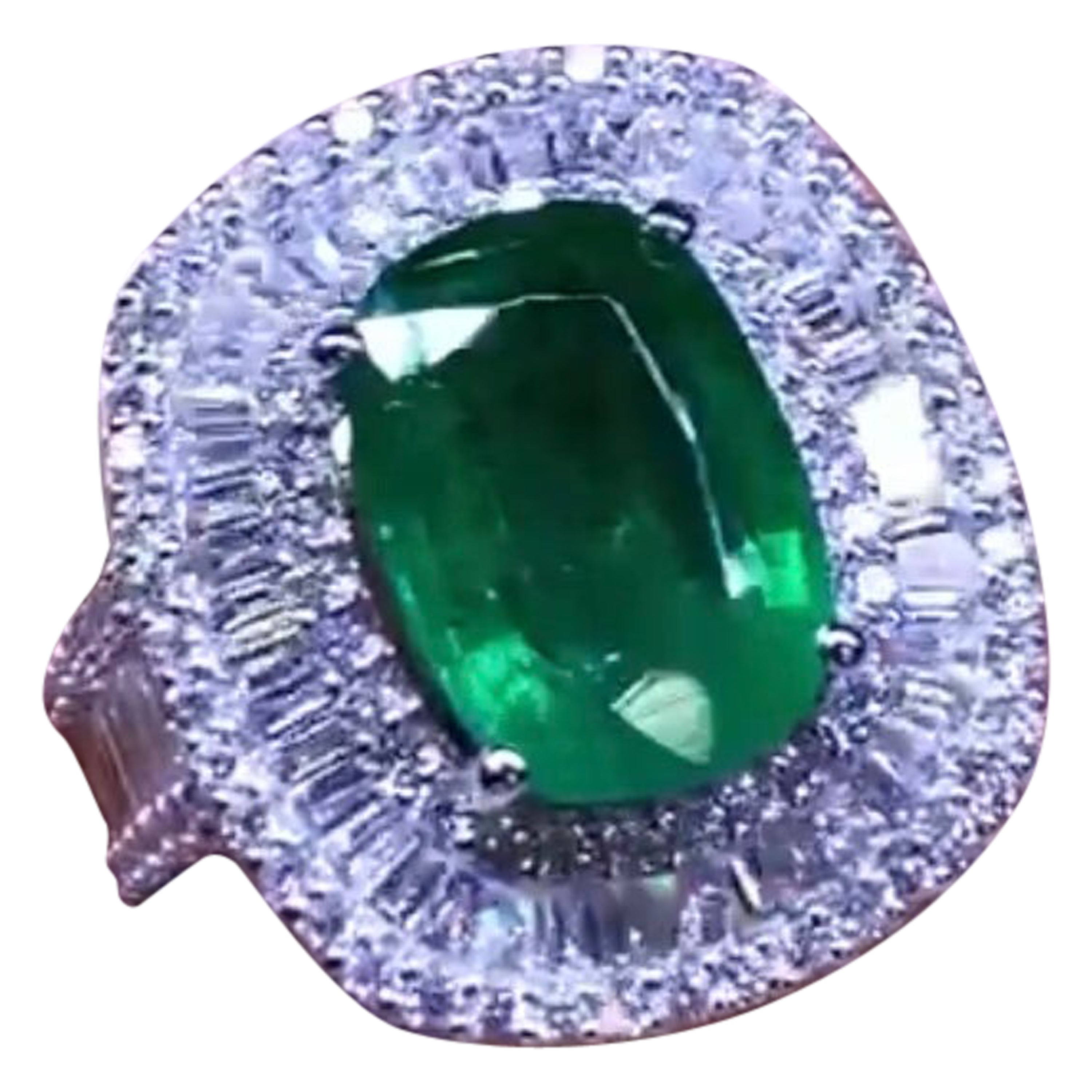 Stunning Ct 6, 99 of Zambia Emerald and Diamonds on Ring For Sale