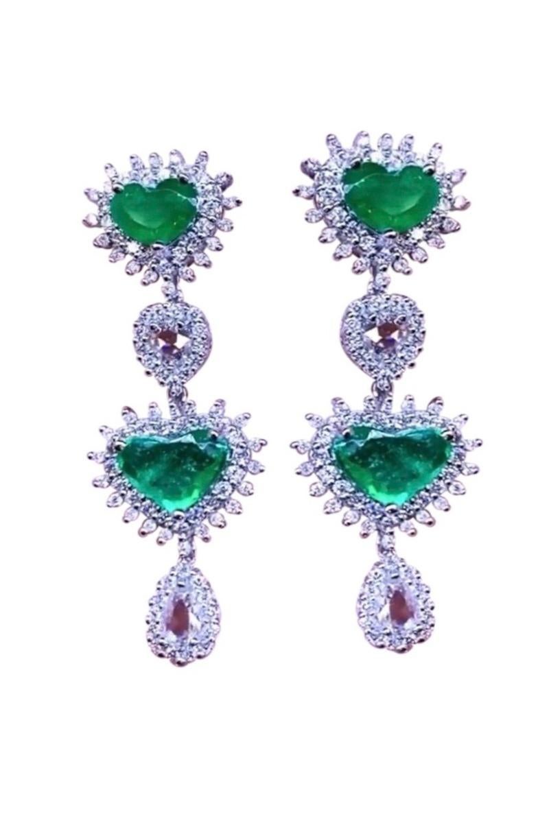 So beautiful heart cut emeralds earrings in 18k gold with four heart cut emeralds ct 4,68 and pear cut and round brilliant cut diamonds ct 3 F/VVS-VS.Top quality.
Handmade Jewels.
