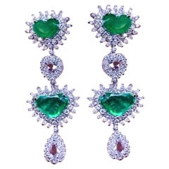 Stunning Ct 7, 68 of Emeralds and Diamonds on Earrings in Gold