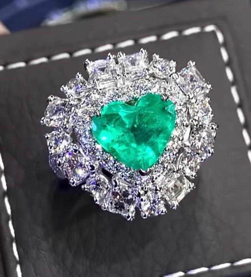 Heart Cut Stunning Ct 7, 93 of Colombia Emerald and Diamonds on Ring For Sale