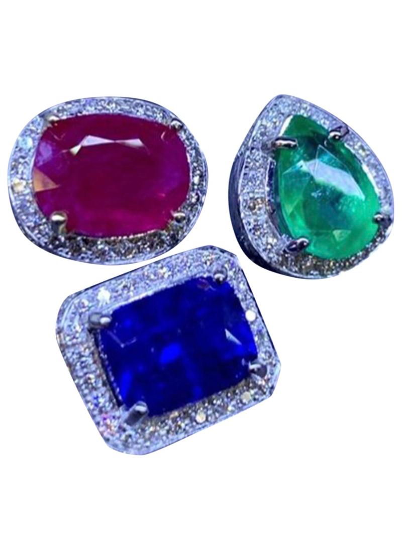 Very amazing piece in 18k gold with Ceylon sapphire ct 3,51,  ruby ct 2,08 oval cut , pear cut  emerald ct 1,35 and diamonds round brilliant cut ct 1,32 F/VS-VVS.
Handmade Jewels. Top quality.