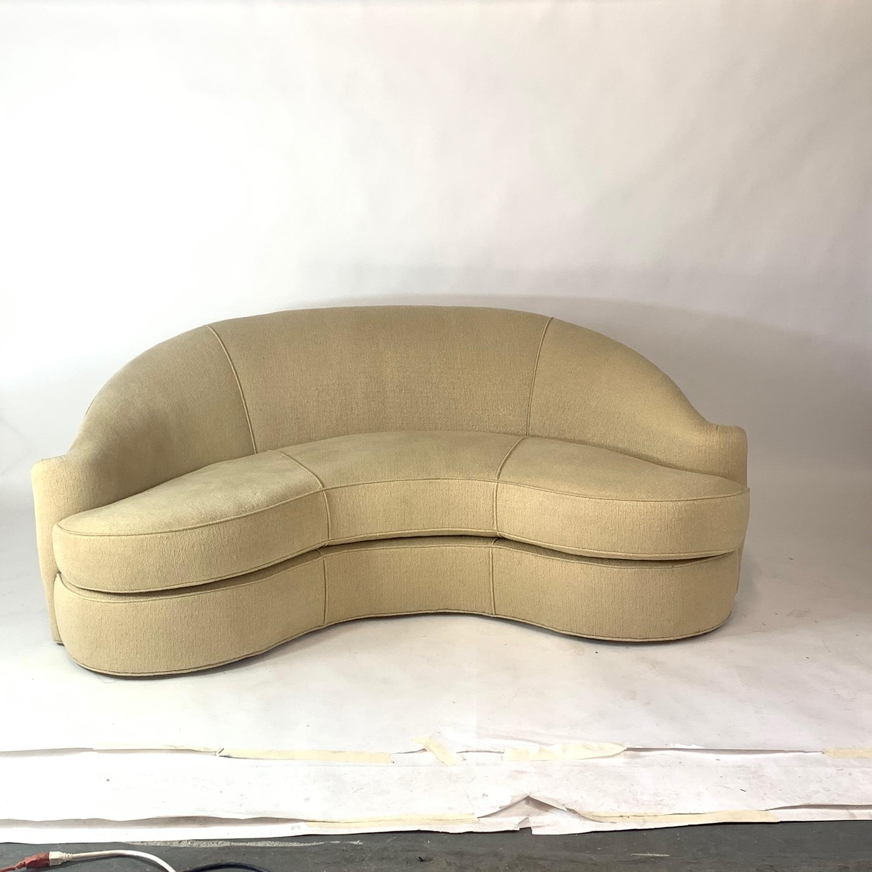 Stunning Curved Sculptural Swaim Sofa Settee in the Manner of Vladimir Kagan In Good Condition In Hudson, NY