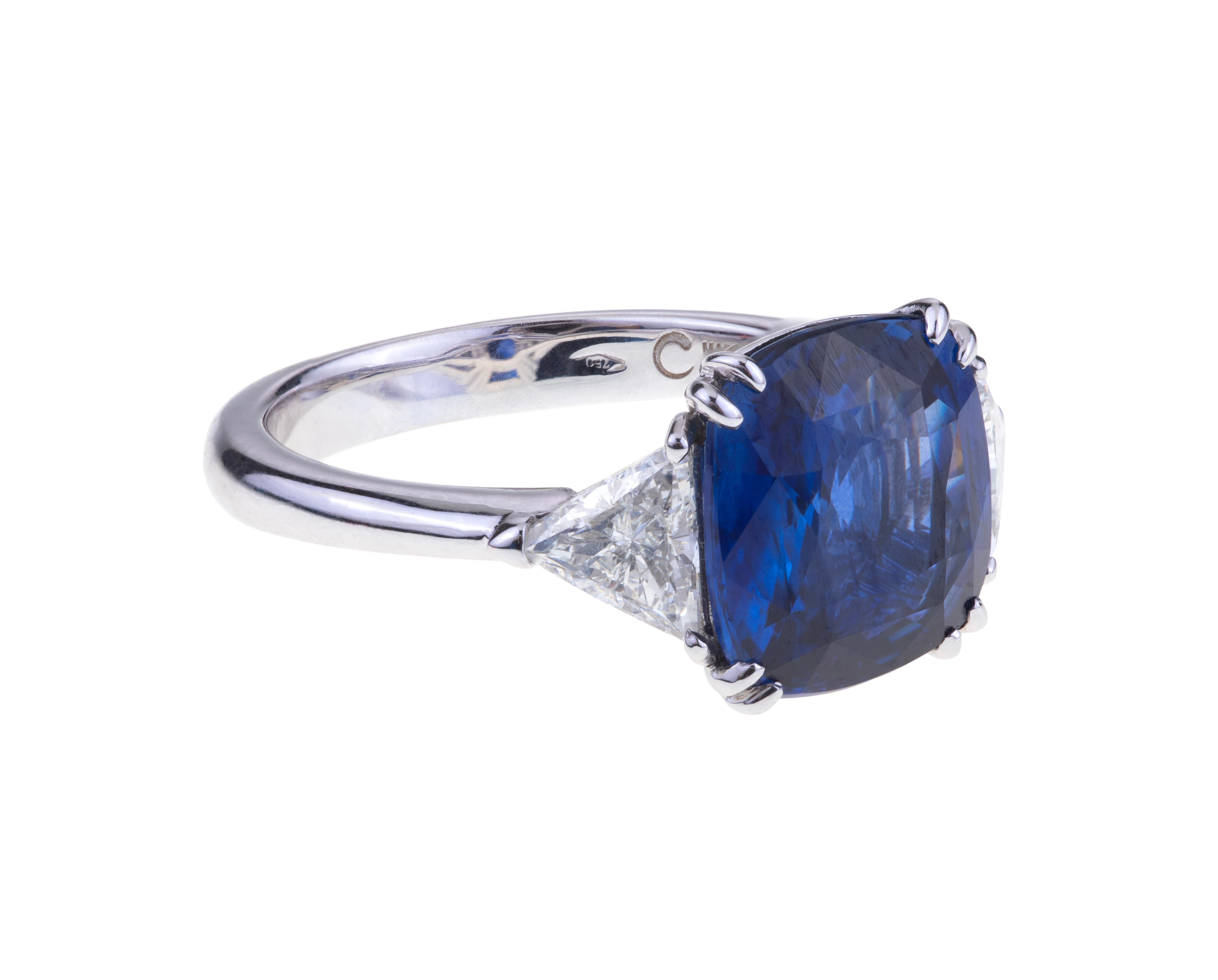 Cushion Cut Stunning Cushion Blue Sapphire Ring ct. 5.35 [Certificate] with Diamonds For Sale