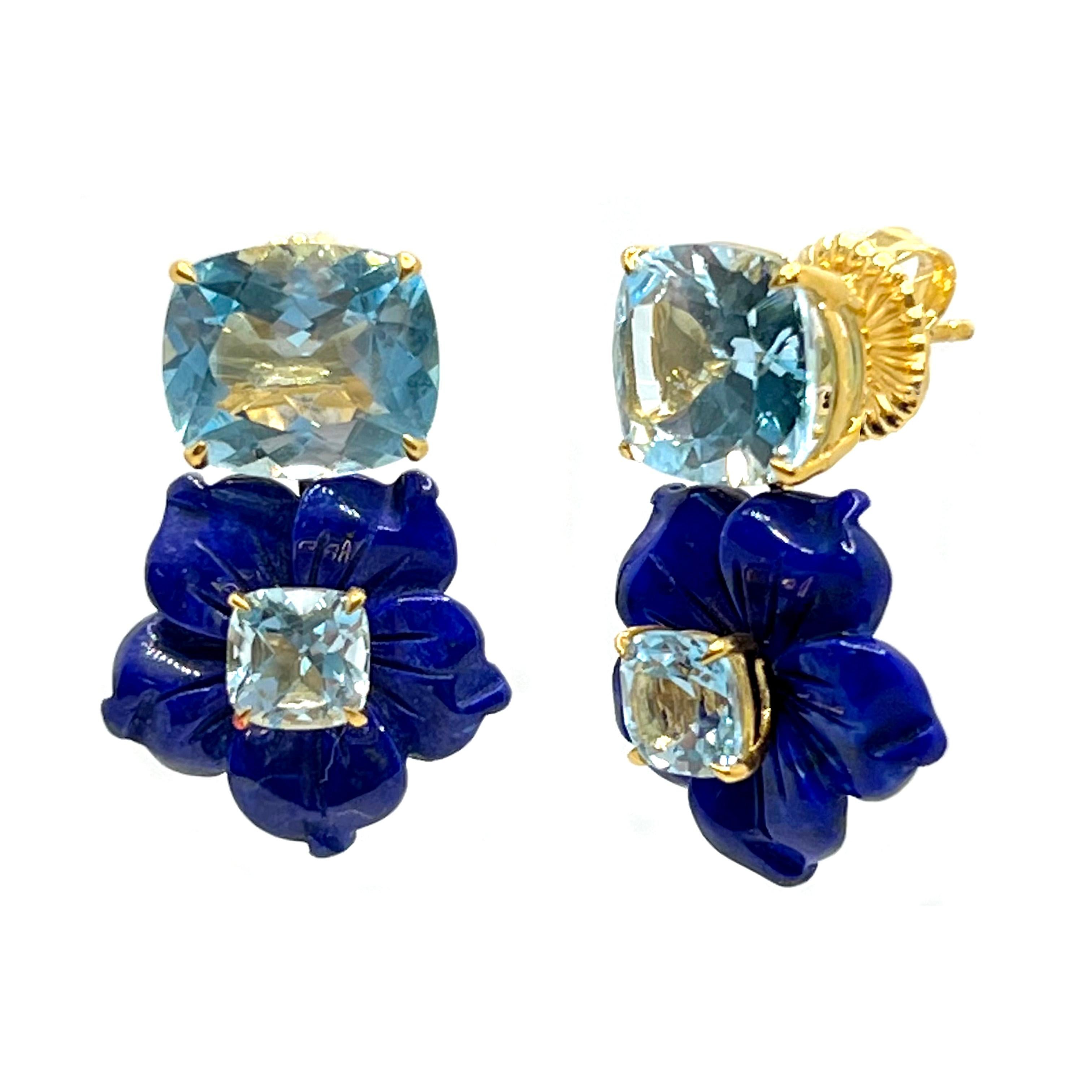 Artisan Superbes boucles d'oreilles en goutte à fleurs en topaze bleue taillée en coussin et lapis-lazuli sculpté en vente
