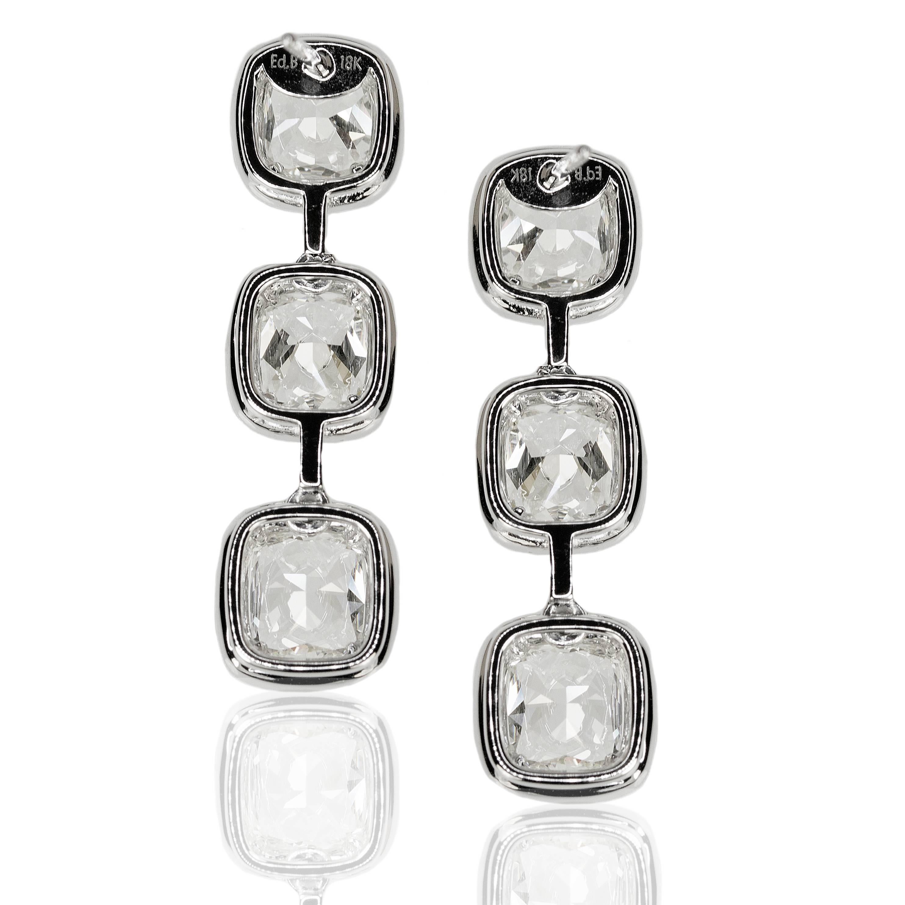 Stunning Cushion Shape Diamond Earrings Set in 18 Gold In New Condition For Sale In Sarasota, FL