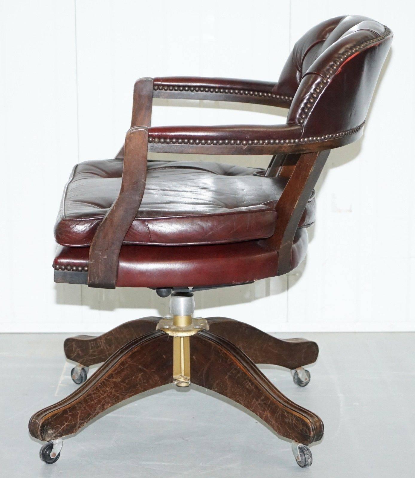 Stunning Cushioned Chesterfield Admirals Court Captains Oxblood Leather