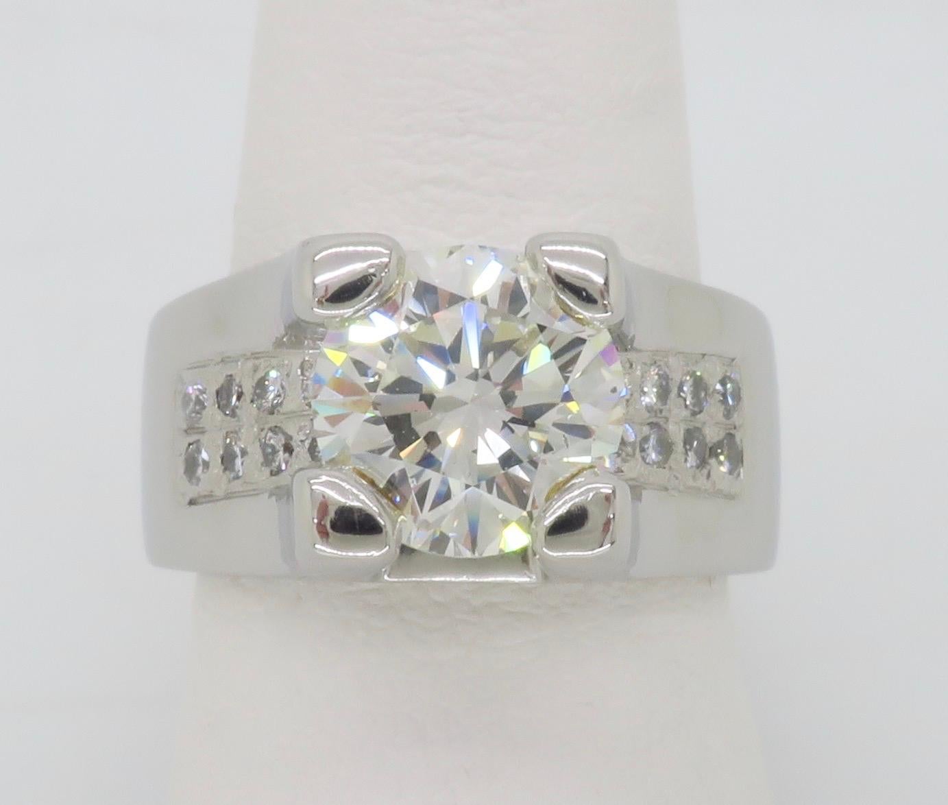 Taille ronde Superbe bague personnalisée en platine et diamants de 3,36 carats en vente