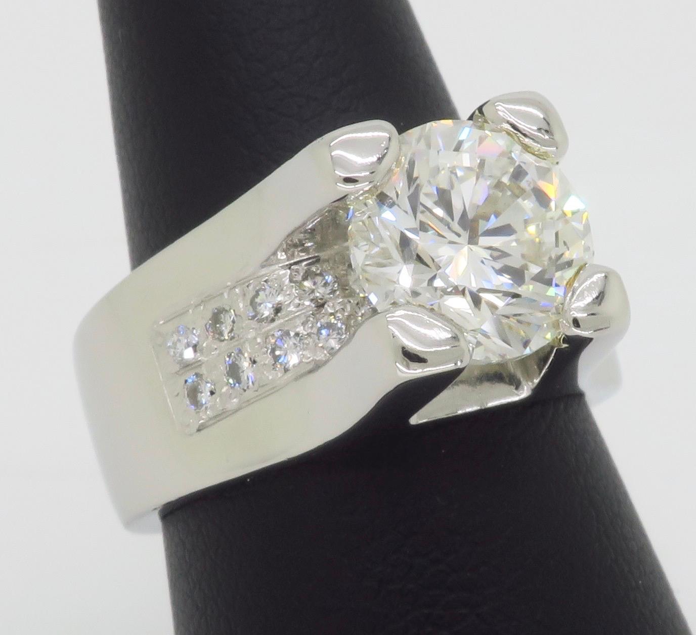 Stunning Custom 3.36CTW Diamond Platinum Ring For Sale 3