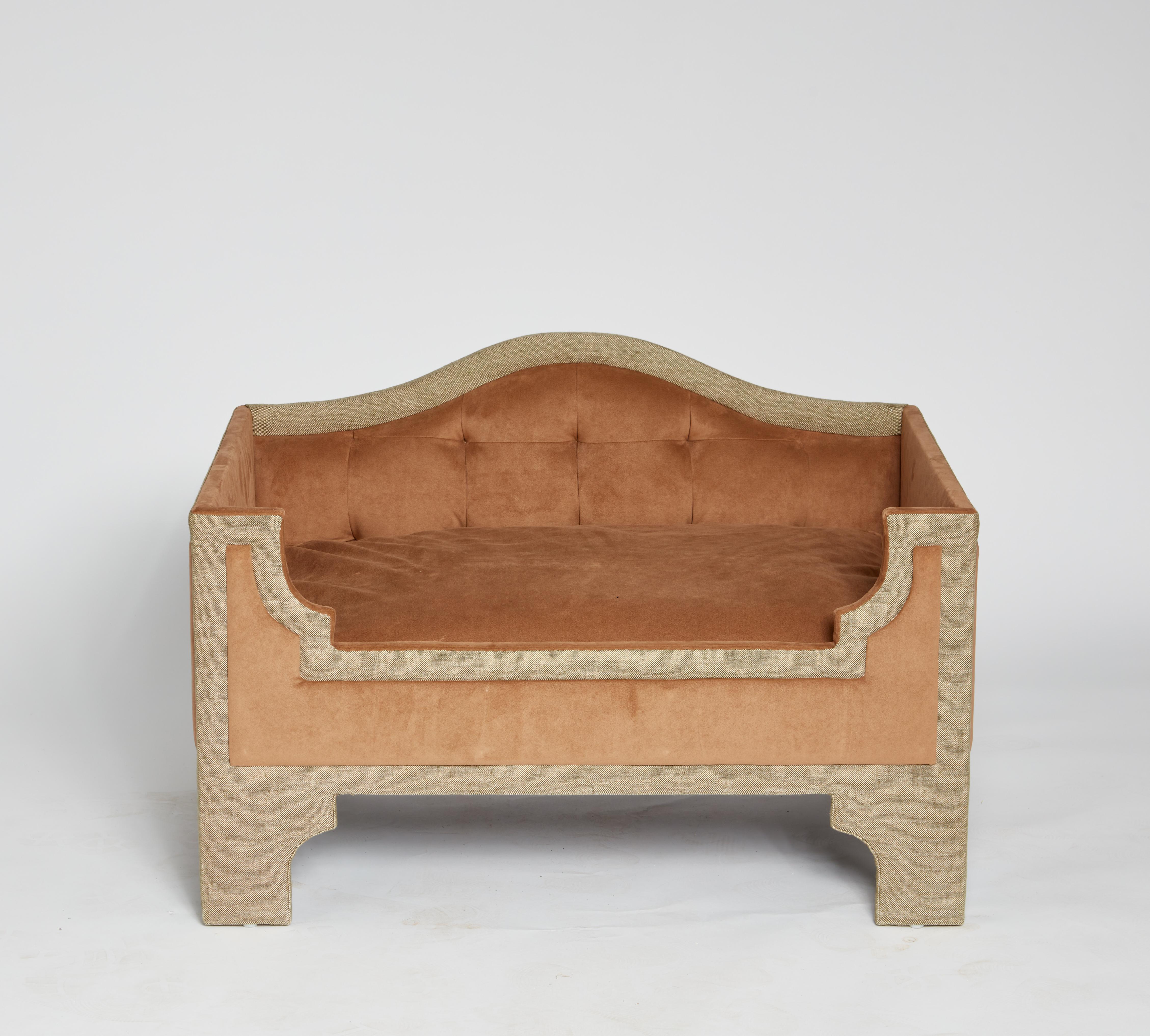 Stupendo letto per cani completamente imbottito e su misura In condizioni ottime in vendita a Lyndhurst, NJ