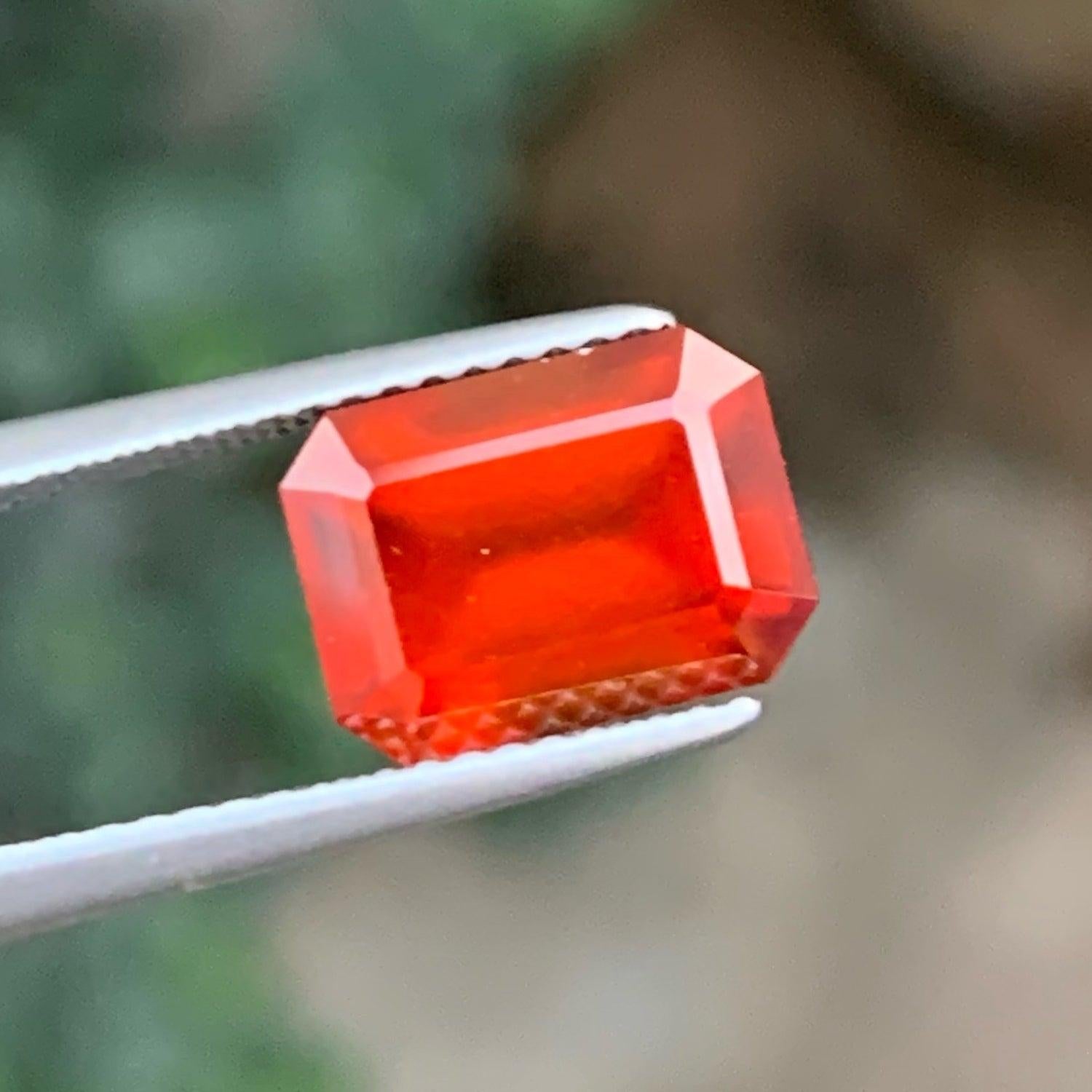 Stunning Cut Natural Hessonite Garnet, Available For Sale At Wholesale Price Natural High Quality 4.50 Carats Natural Untreated Garnet From Madagascar.

Product Information:
GEMSTONE NAME: Stunning Cut Natural Hessonite Garnet
WEIGHT:	4.50