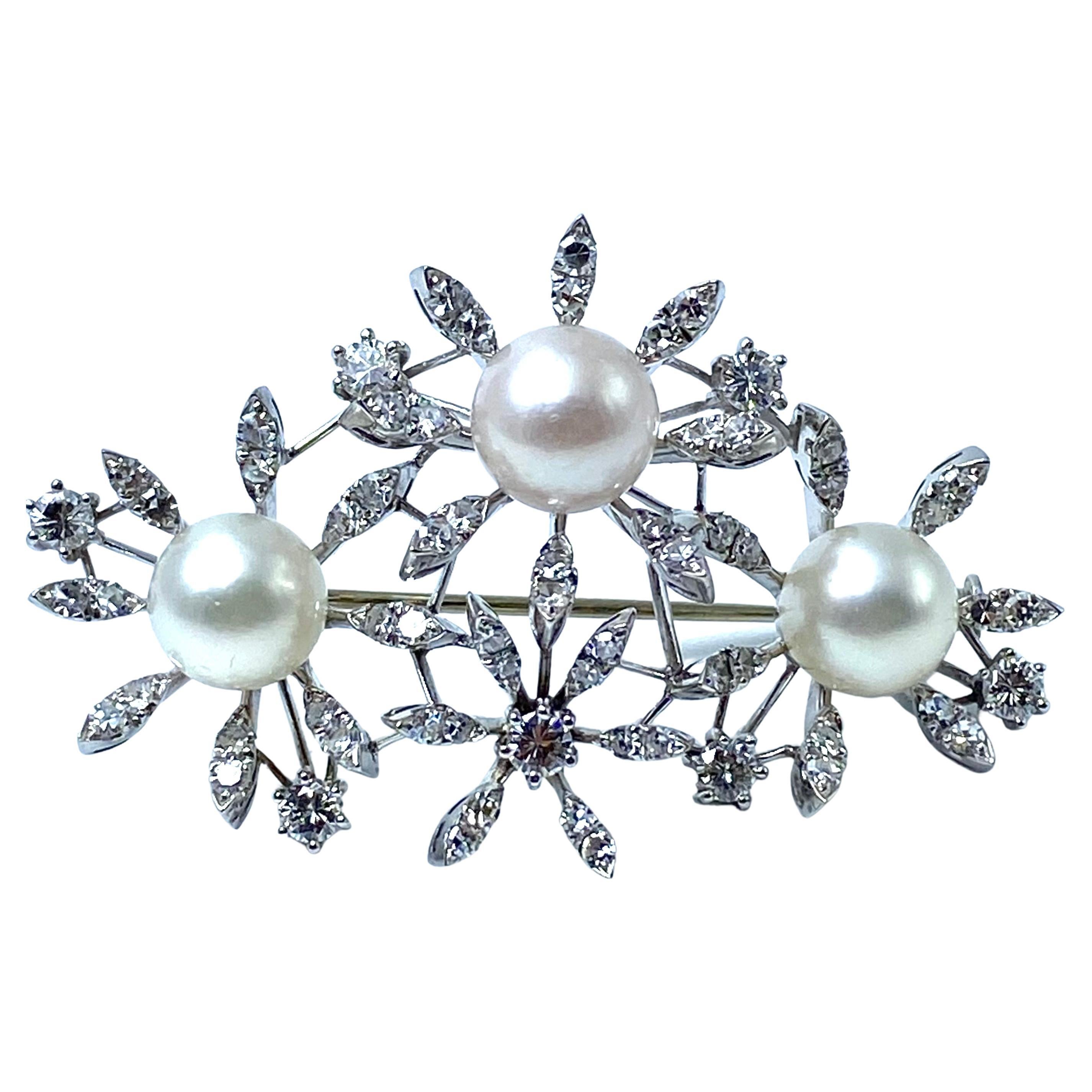 Stunning "daisies" brooch with diamonds and pearls For Sale