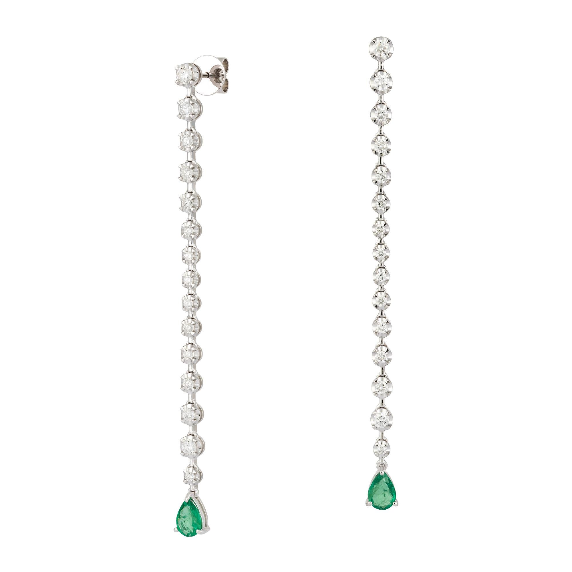 Modern Stunning Dangle White Gold 18K Earrings  Emerald Diamond For Her For Sale