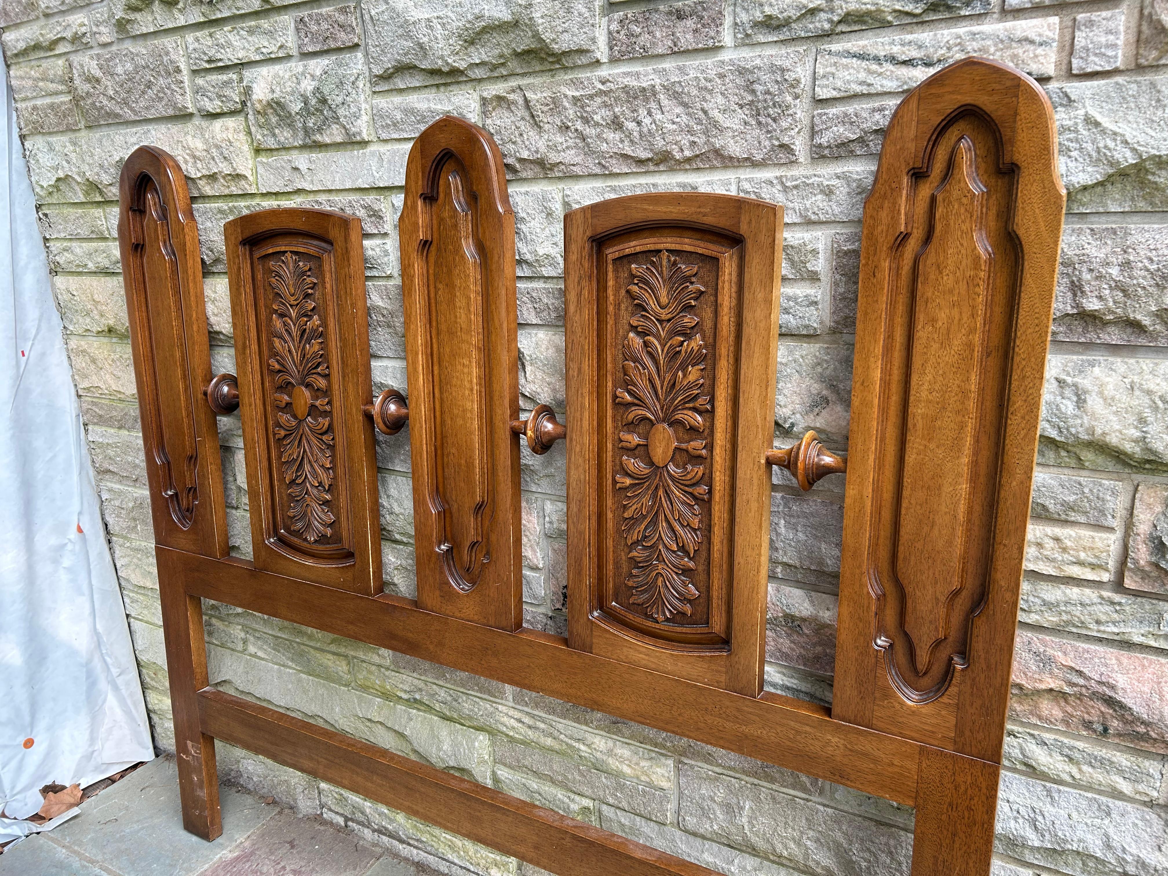 Stunning Daniel Jones Sculptural Walnut Queen Headboard Mid-Century Modern For Sale 5
