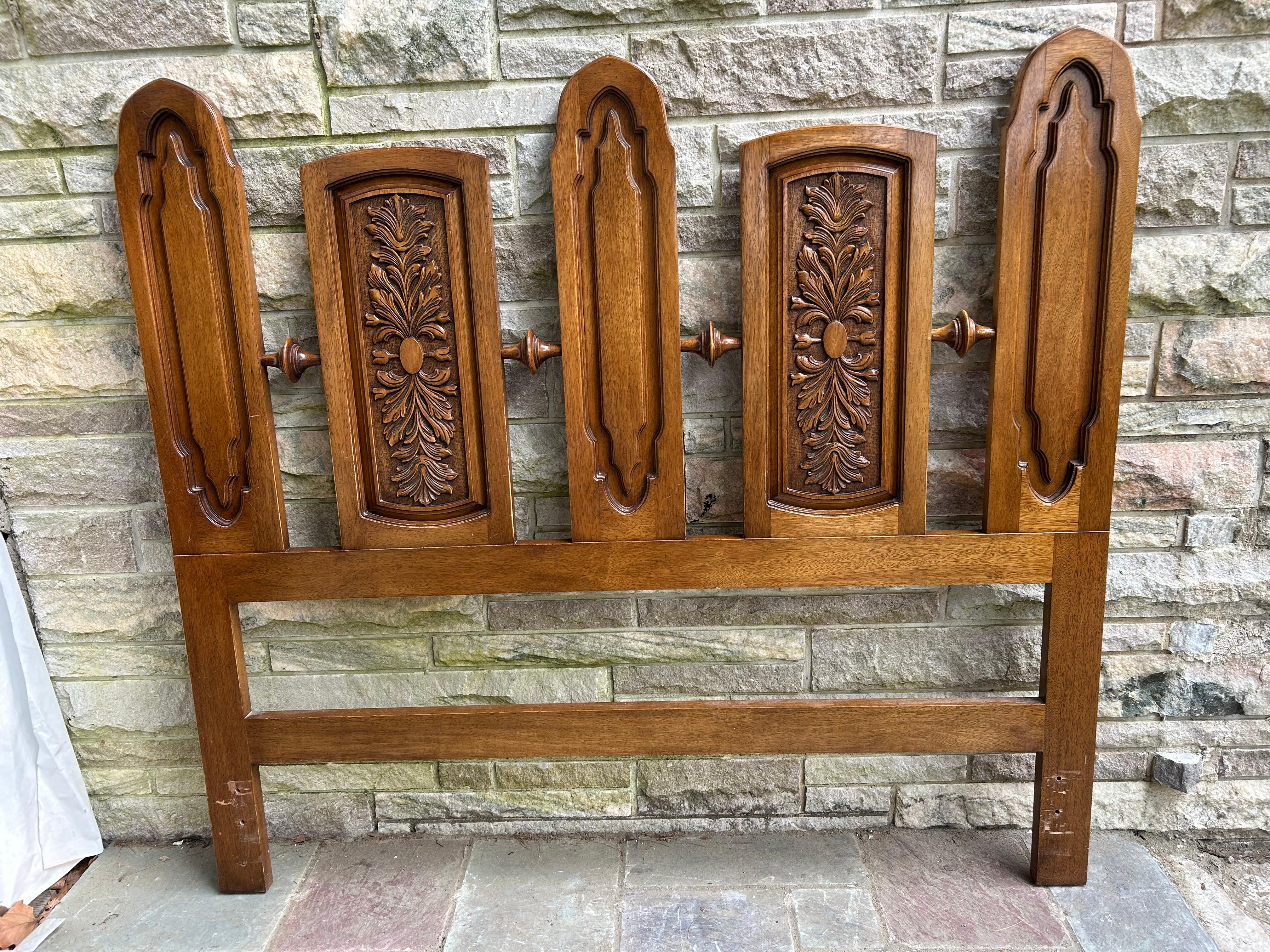 Stunning Daniel Jones Sculptural Walnut Queen Headboard Mid-Century Modern For Sale 8