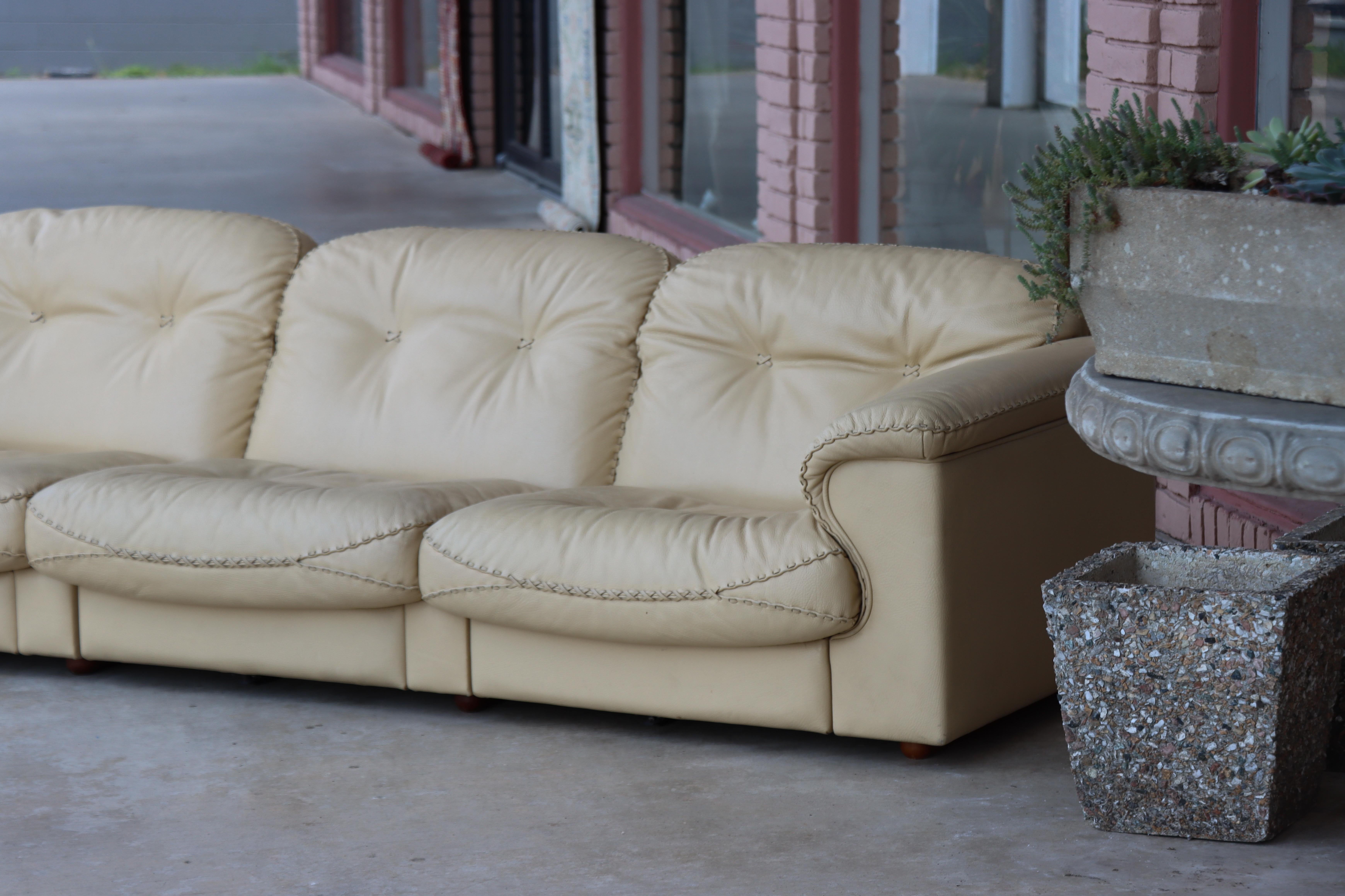 Stunning De Sede DS-101 Reclining Sofa in Light Butterscotch Leather im Angebot 3